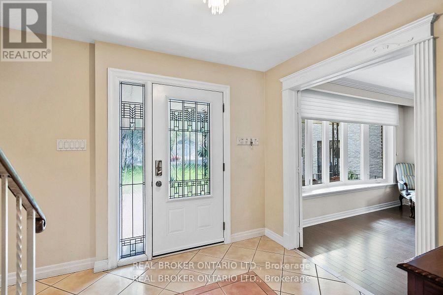 841 Fletcher Valley Crescent, Mississauga, Ontario  L5J 2X6 - Photo 16 - W12471092