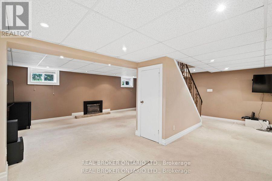 841 Fletcher Valley Crescent, Mississauga, Ontario  L5J 2X6 - Photo 32 - W12471092