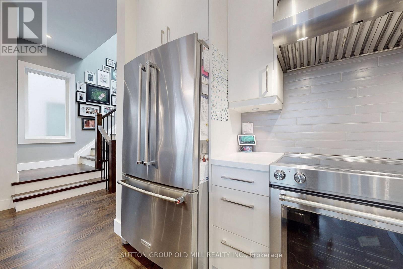 1086 Gardner Avenue, Mississauga, Ontario  L5E 1B7 - Photo 16 - W12471104