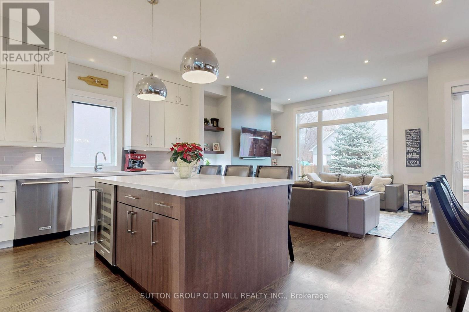 1086 Gardner Avenue, Mississauga, Ontario  L5E 1B7 - Photo 19 - W12471104