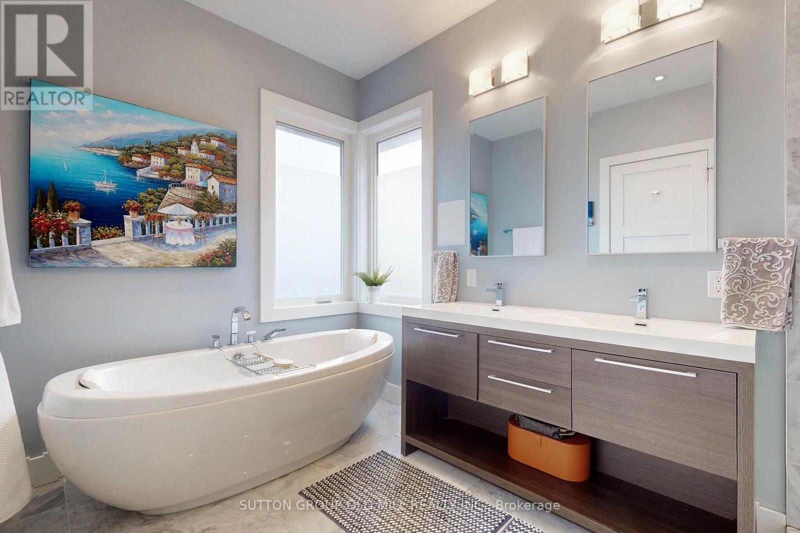 1086 Gardner Avenue, Mississauga, Ontario  L5E 1B7 - Photo 27 - W12471104