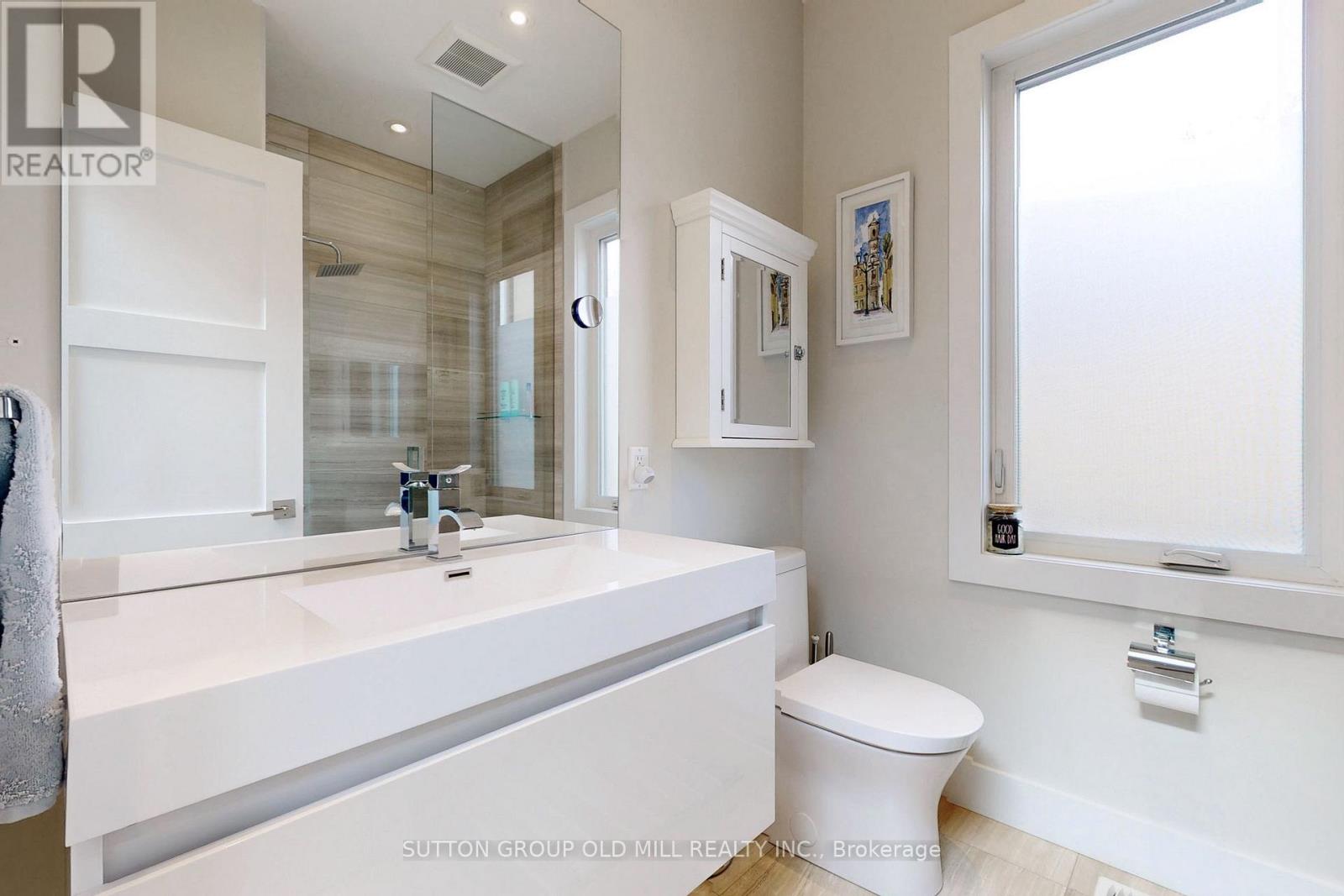 1086 Gardner Avenue, Mississauga, Ontario  L5E 1B7 - Photo 32 - W12471104