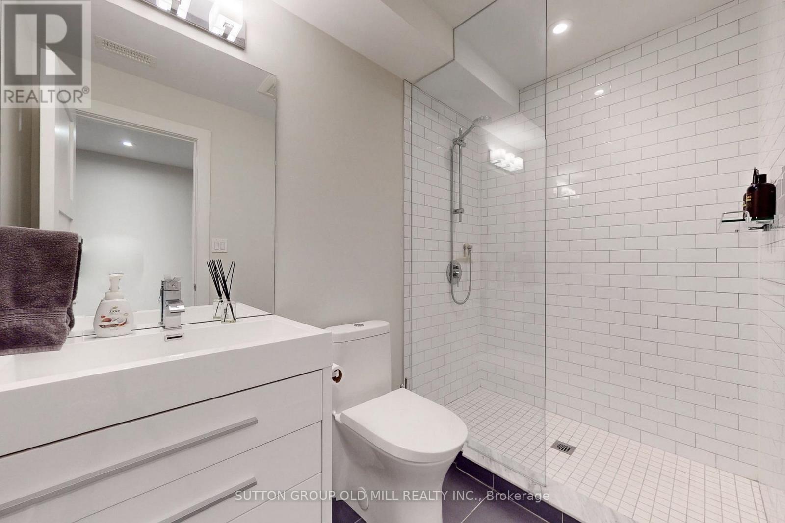 1086 Gardner Avenue, Mississauga, Ontario  L5E 1B7 - Photo 39 - W12471104