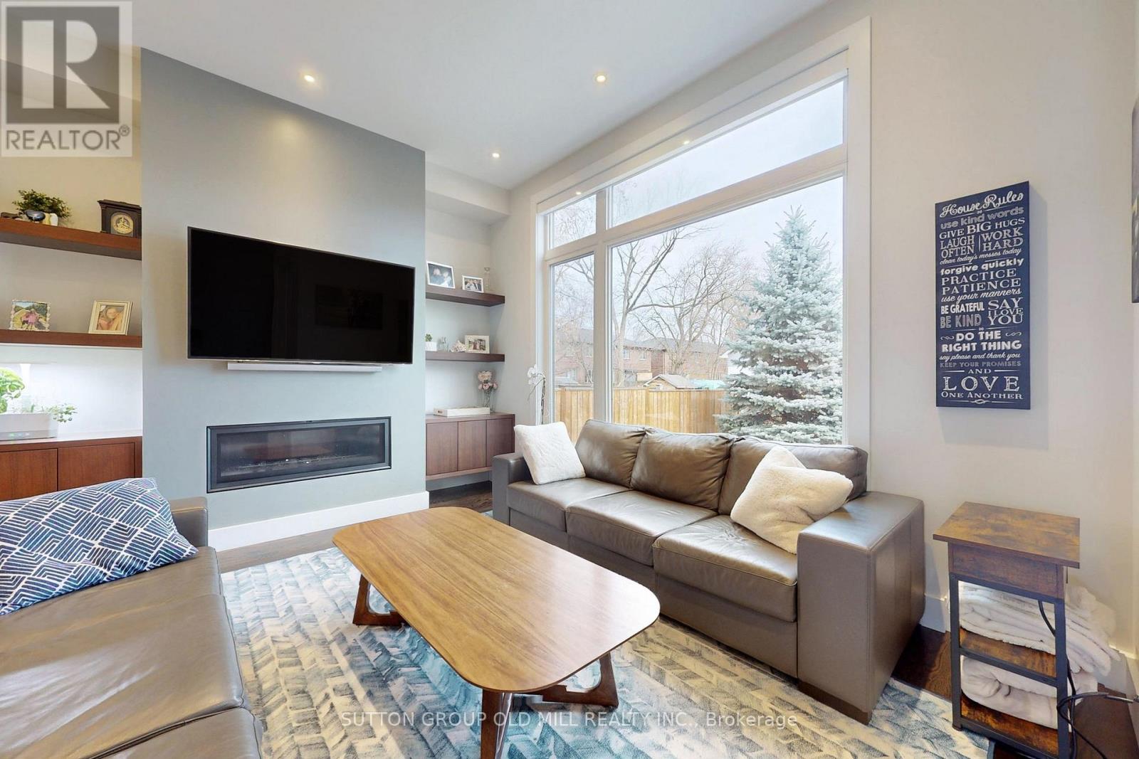 1086 Gardner Avenue, Mississauga, Ontario  L5E 1B7 - Photo 7 - W12471104