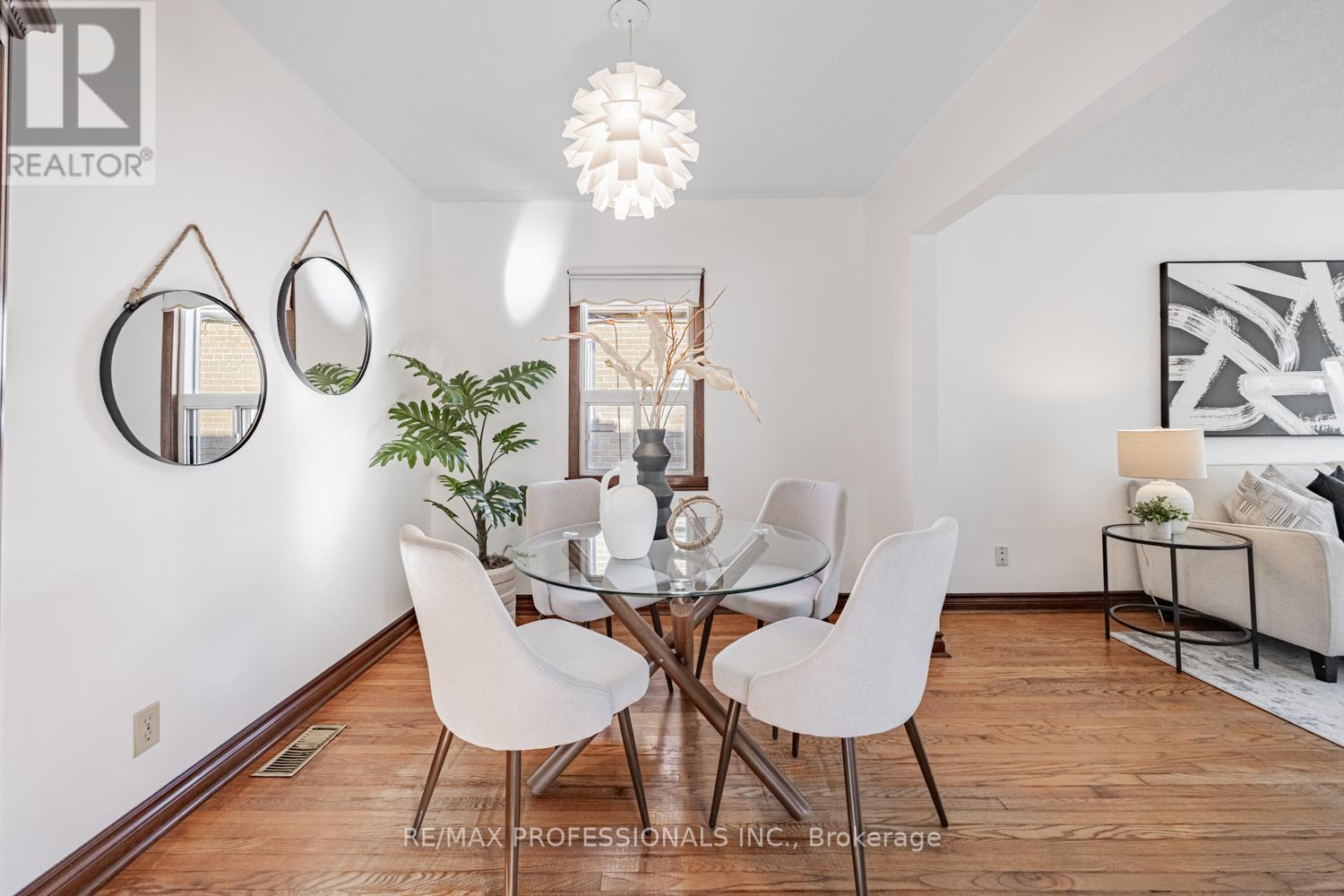 54 Holmesdale Crescent, Toronto, Ontario  M6E 1Y5 - Photo 10 - W12471105