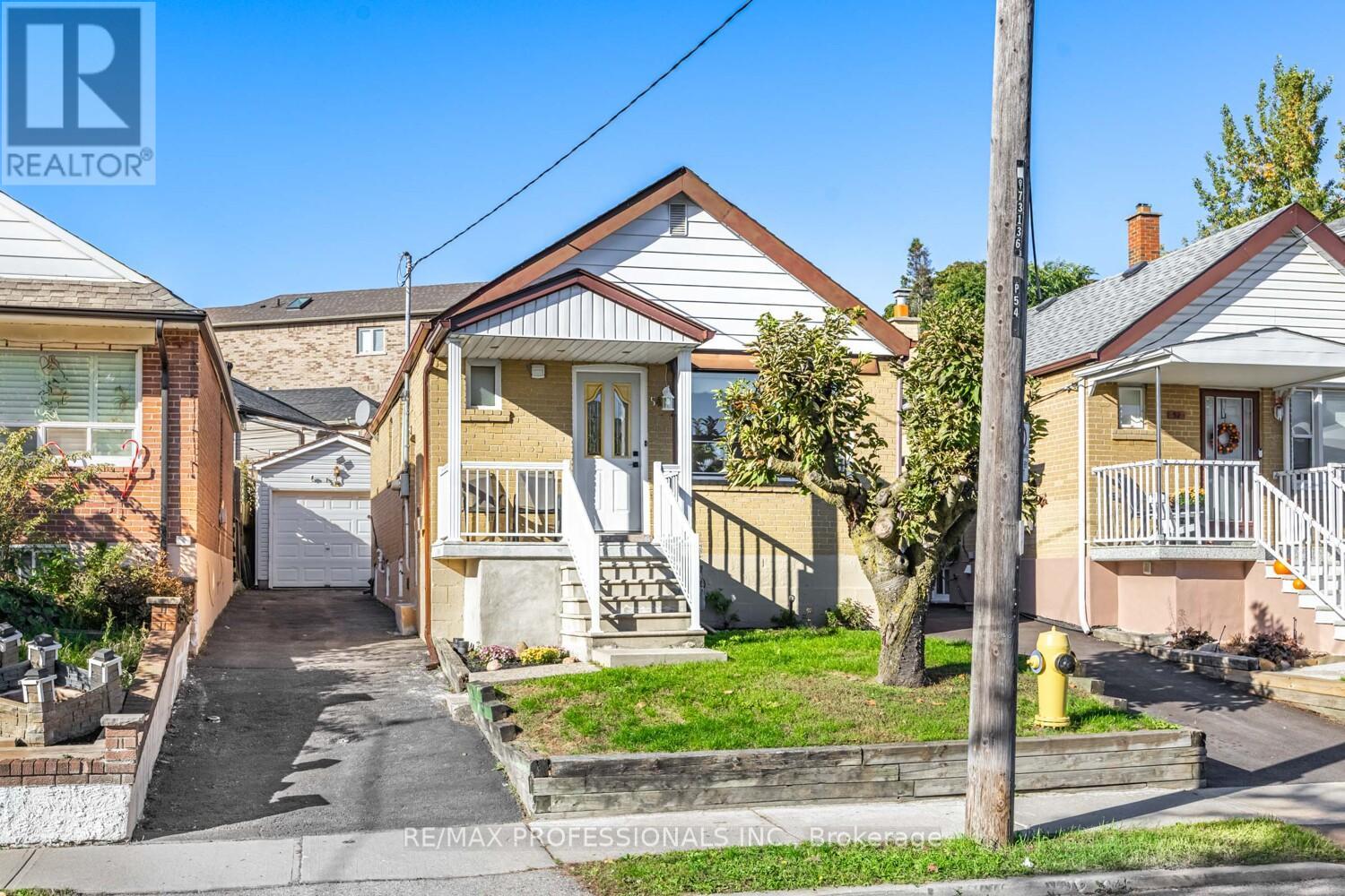 54 Holmesdale Crescent, Toronto, Ontario  M6E 1Y5 - Photo 2 - W12471105