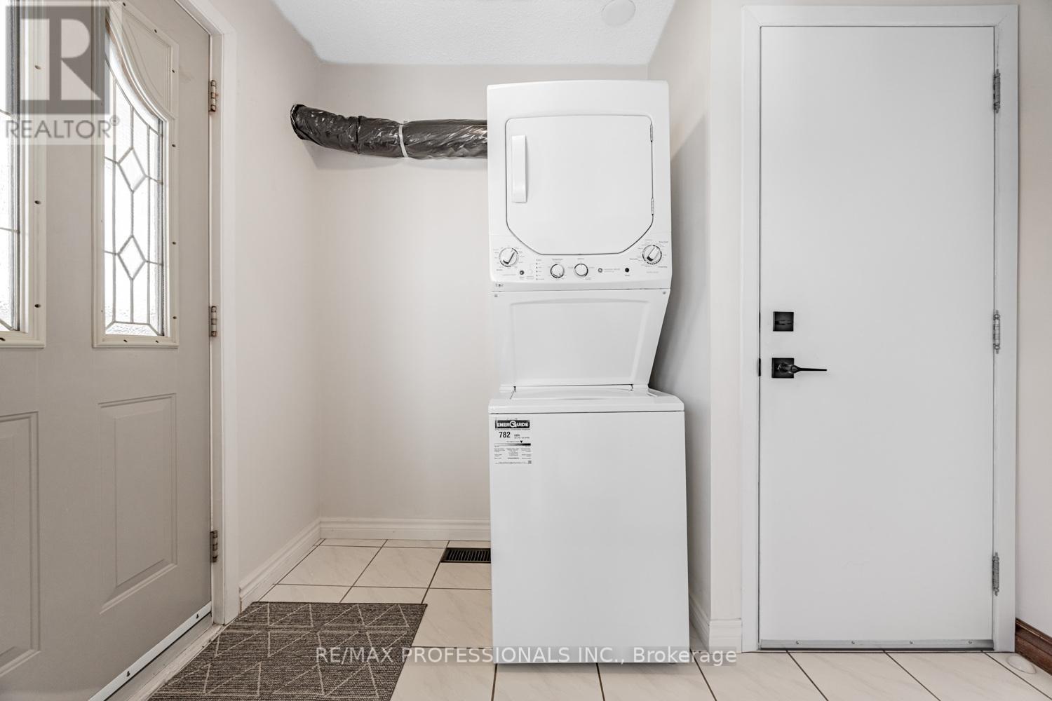 54 Holmesdale Crescent, Toronto, Ontario  M6E 1Y5 - Photo 21 - W12471105