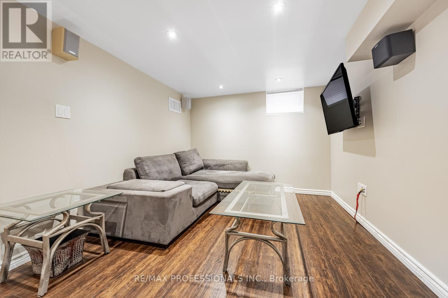 54 Holmesdale Crescent, Toronto, Ontario  M6E 1Y5 - Photo 23 - W12471105