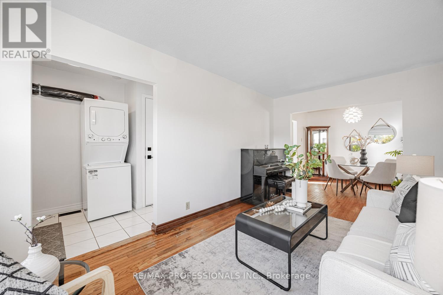 54 Holmesdale Crescent, Toronto, Ontario  M6E 1Y5 - Photo 9 - W12471105