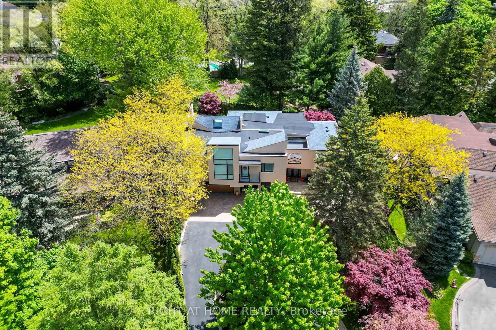 1 Friars Lane, Toronto, Ontario  M9A 1T6 - Photo 3 - W12471110