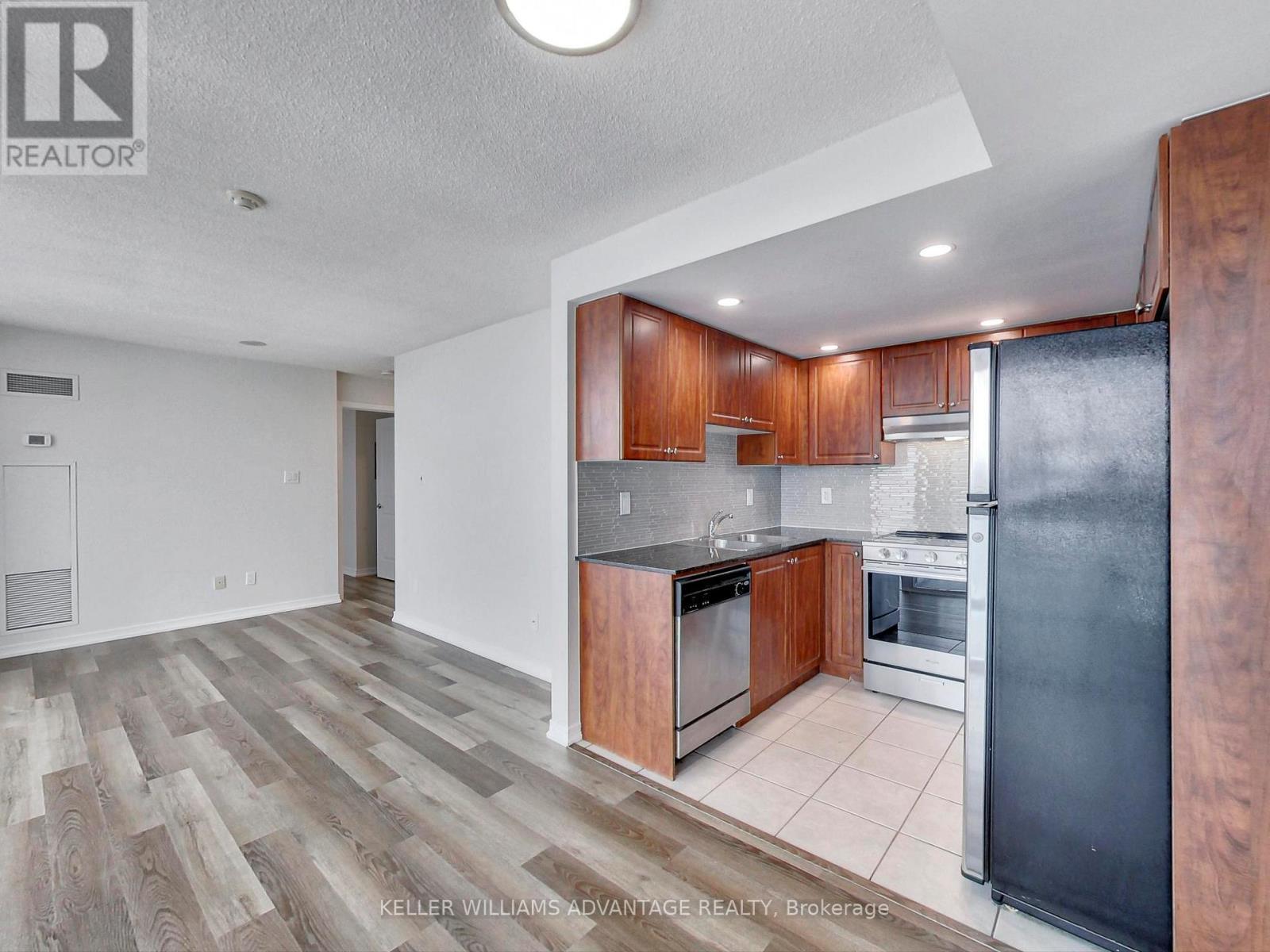 2204 - 9 George Street, Brampton, Ontario  L6X 0T6 - Photo 15 - W12471118