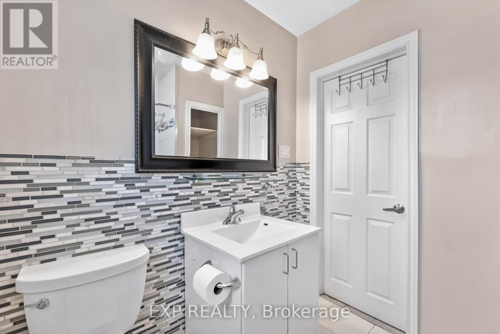 722 Weston Road, Toronto, Ontario  M6N 3R5 - Photo 19 - W12471122