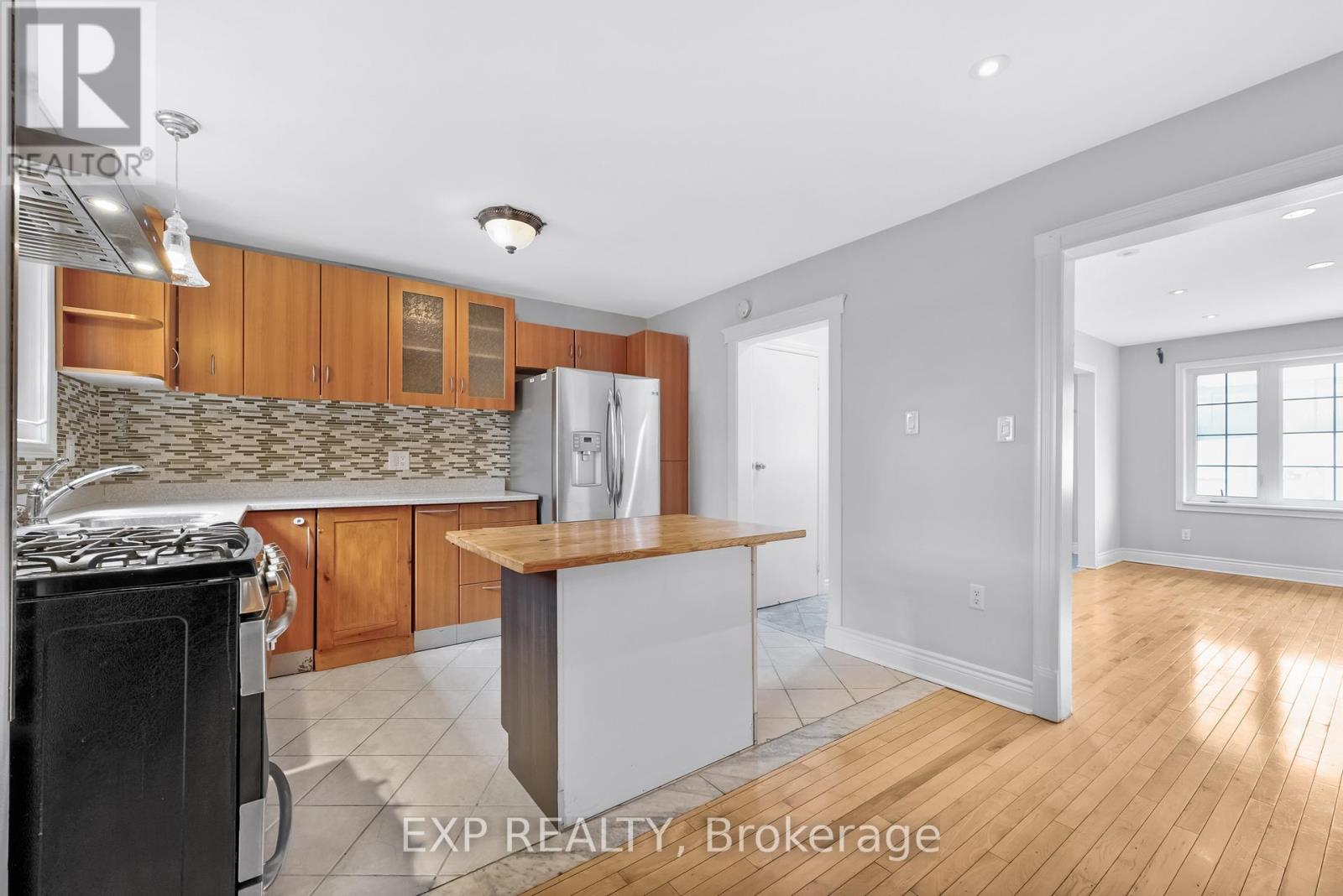 722 Weston Road, Toronto, Ontario  M6N 3R5 - Photo 7 - W12471122