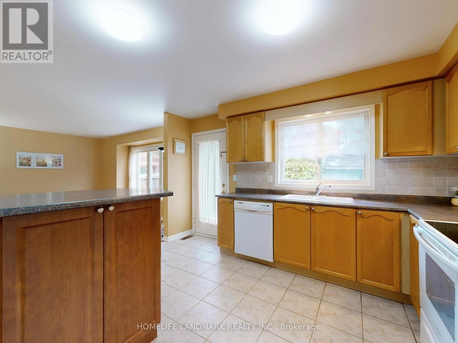 5919 Osprey Boulevard, Mississauga, Ontario  L5N 8J7 - Photo 17 - W12471127