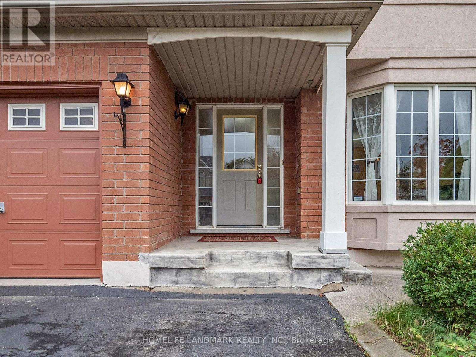 5919 Osprey Boulevard, Mississauga, Ontario  L5N 8J7 - Photo 2 - W12471127