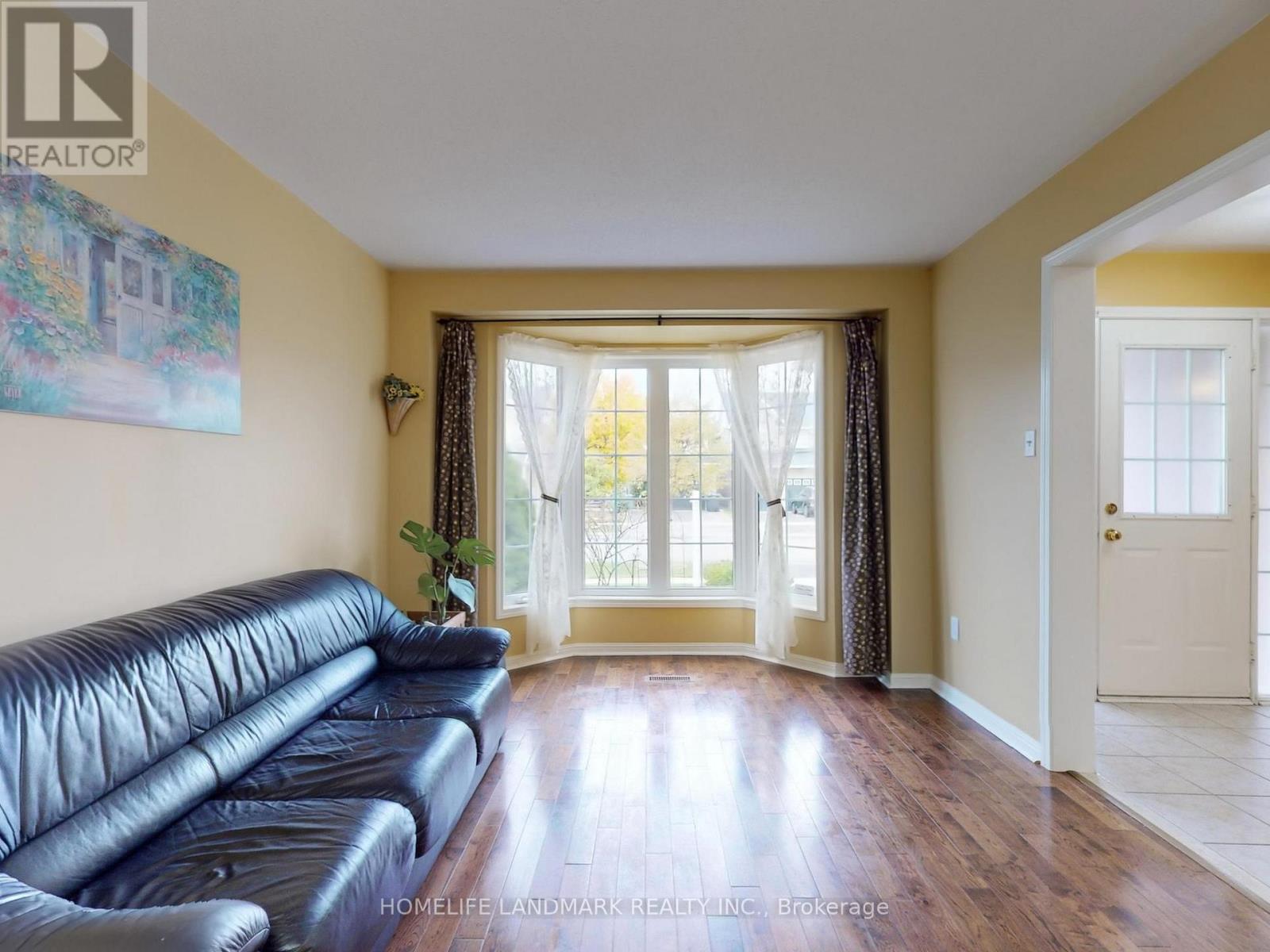 5919 Osprey Boulevard, Mississauga, Ontario  L5N 8J7 - Photo 3 - W12471127