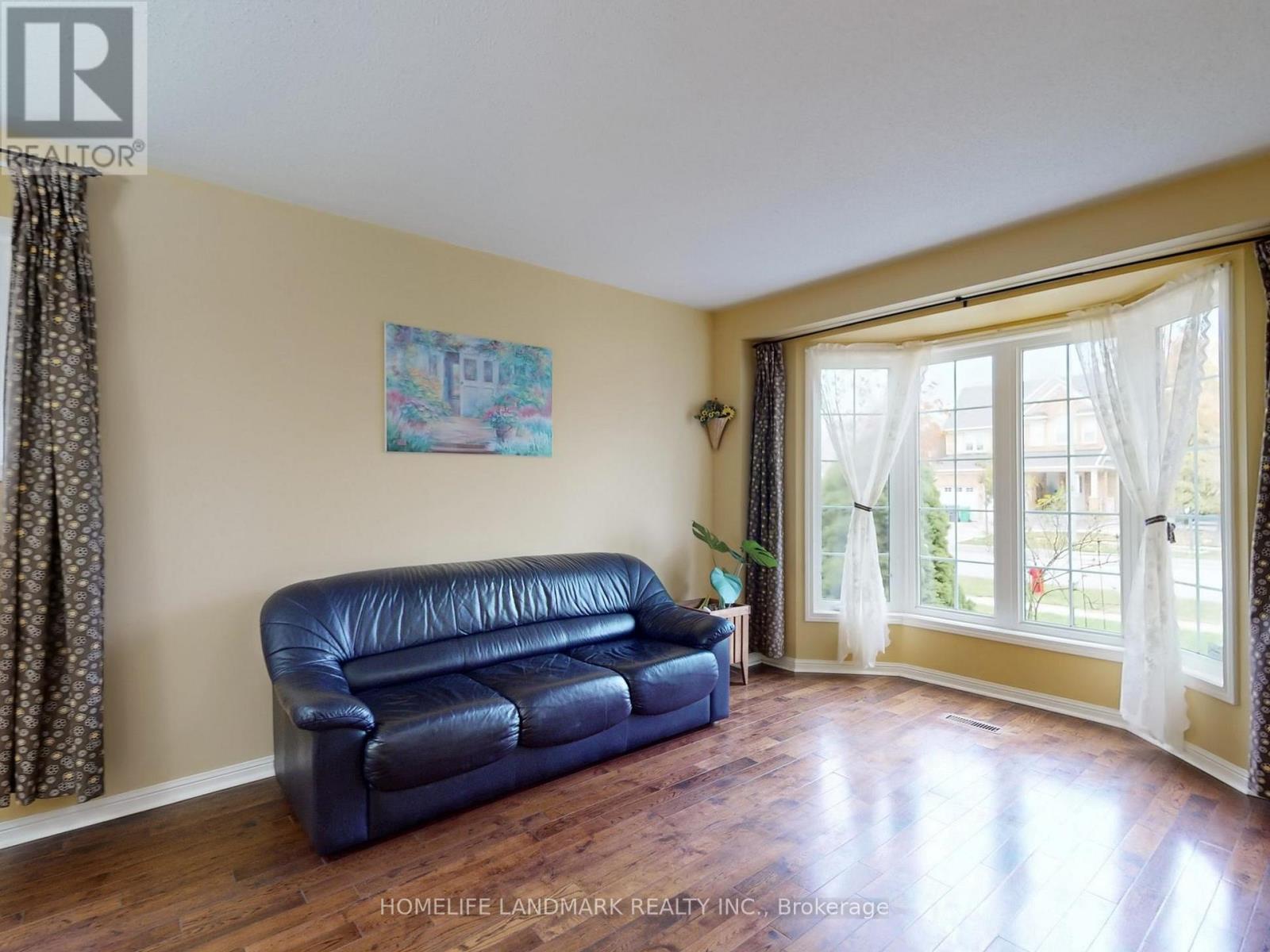 5919 Osprey Boulevard, Mississauga, Ontario  L5N 8J7 - Photo 5 - W12471127