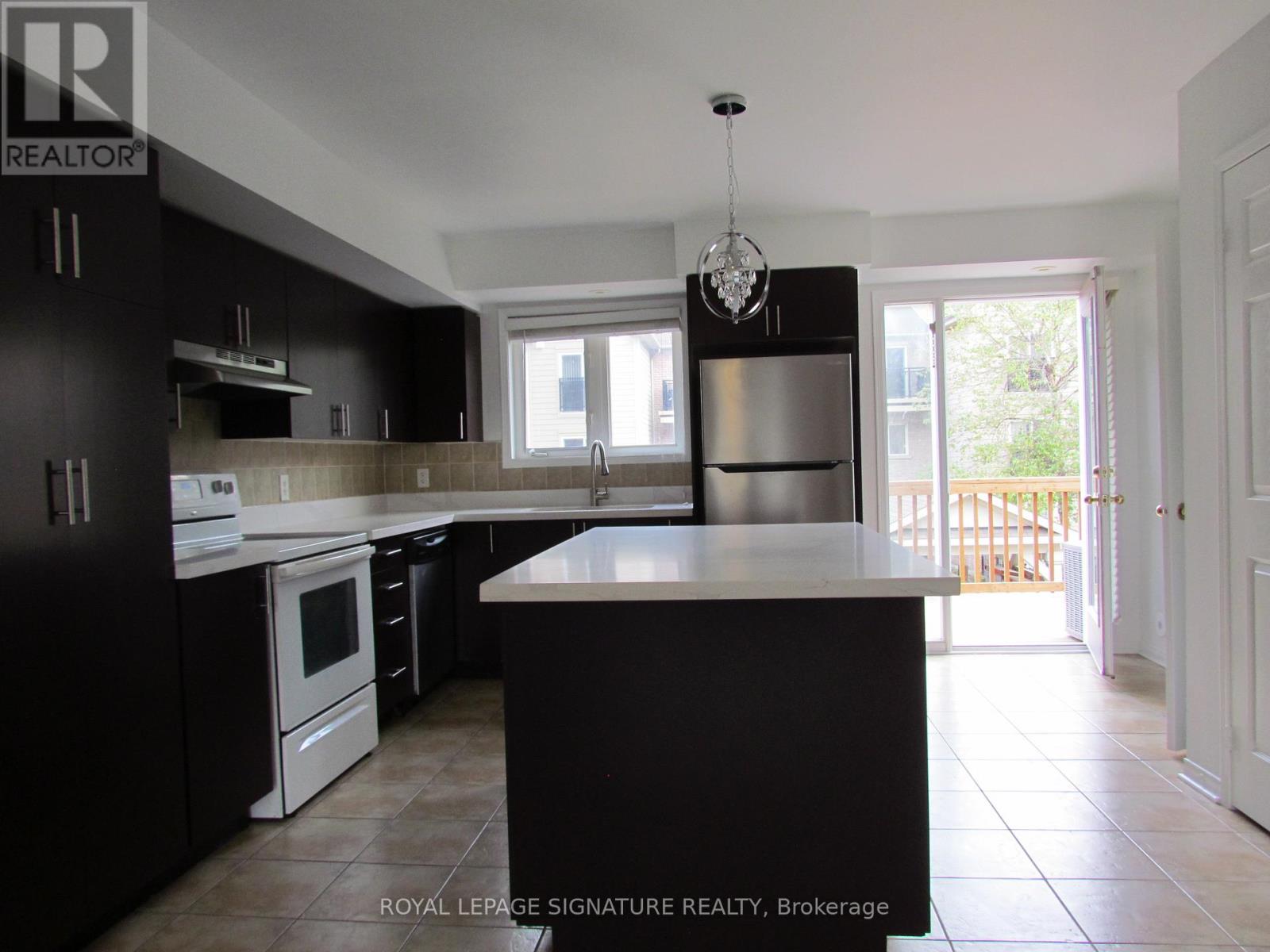 69 - 3056 Eglinton Avenue W, Mississauga, Ontario  L5M 8E4 - Photo 5 - W12471129