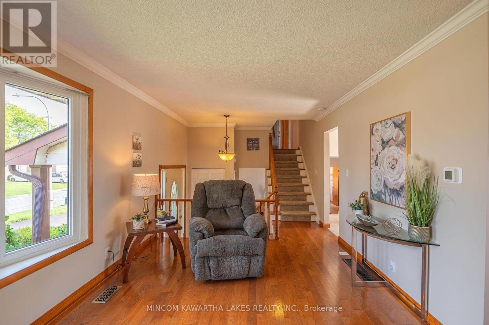 919 Sydenham Road, Peterborough, Ontario  K9J 1K5 - Photo 9 - X12464905
