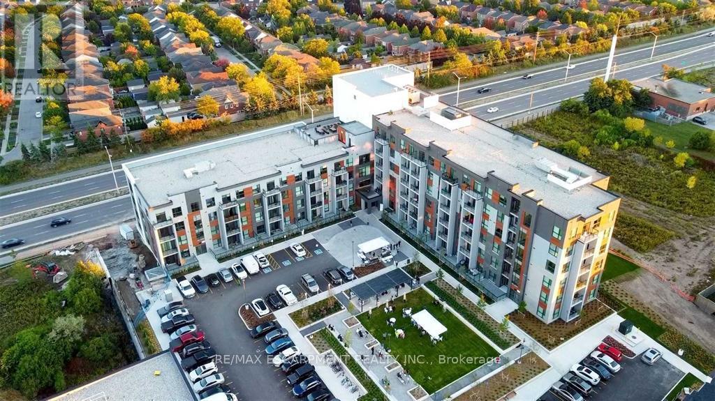 214 - 95 DUNDAS STREET W, Oakville, Ontario