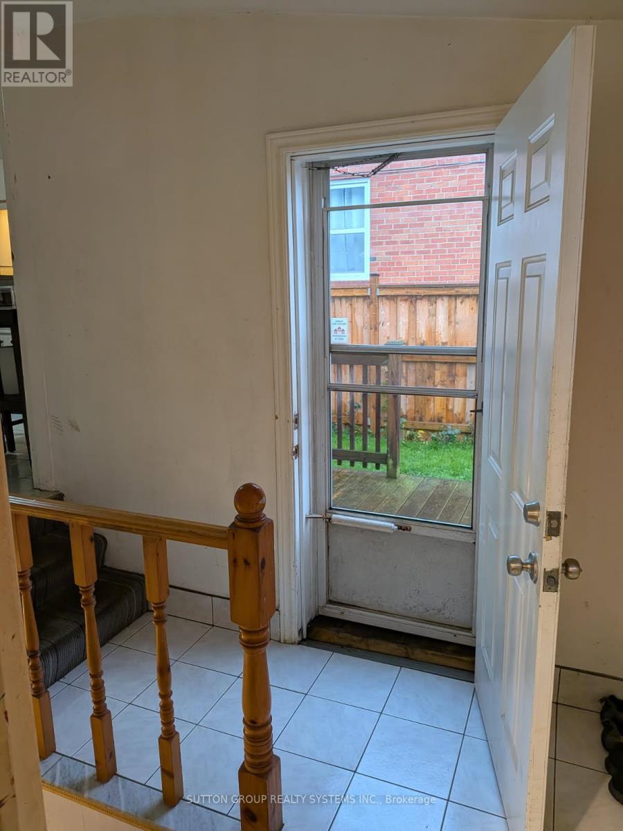 58 Newport Avenue, Toronto, Ontario  M1L 1J1 - Photo 9 - E12470460