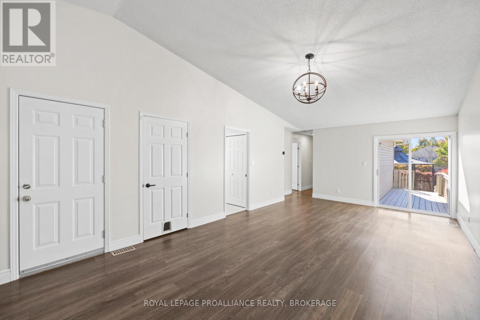 472 Freeman Crescent, Kingston (Kingston East (Incl Barret Crt)), Ontario  K7K 7C9 - Photo 11 - X12471255