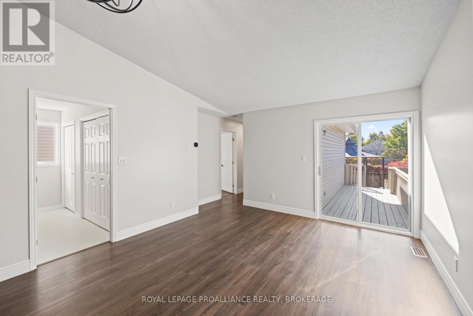 472 Freeman Crescent, Kingston (Kingston East (Incl Barret Crt)), Ontario  K7K 7C9 - Photo 14 - X12471255