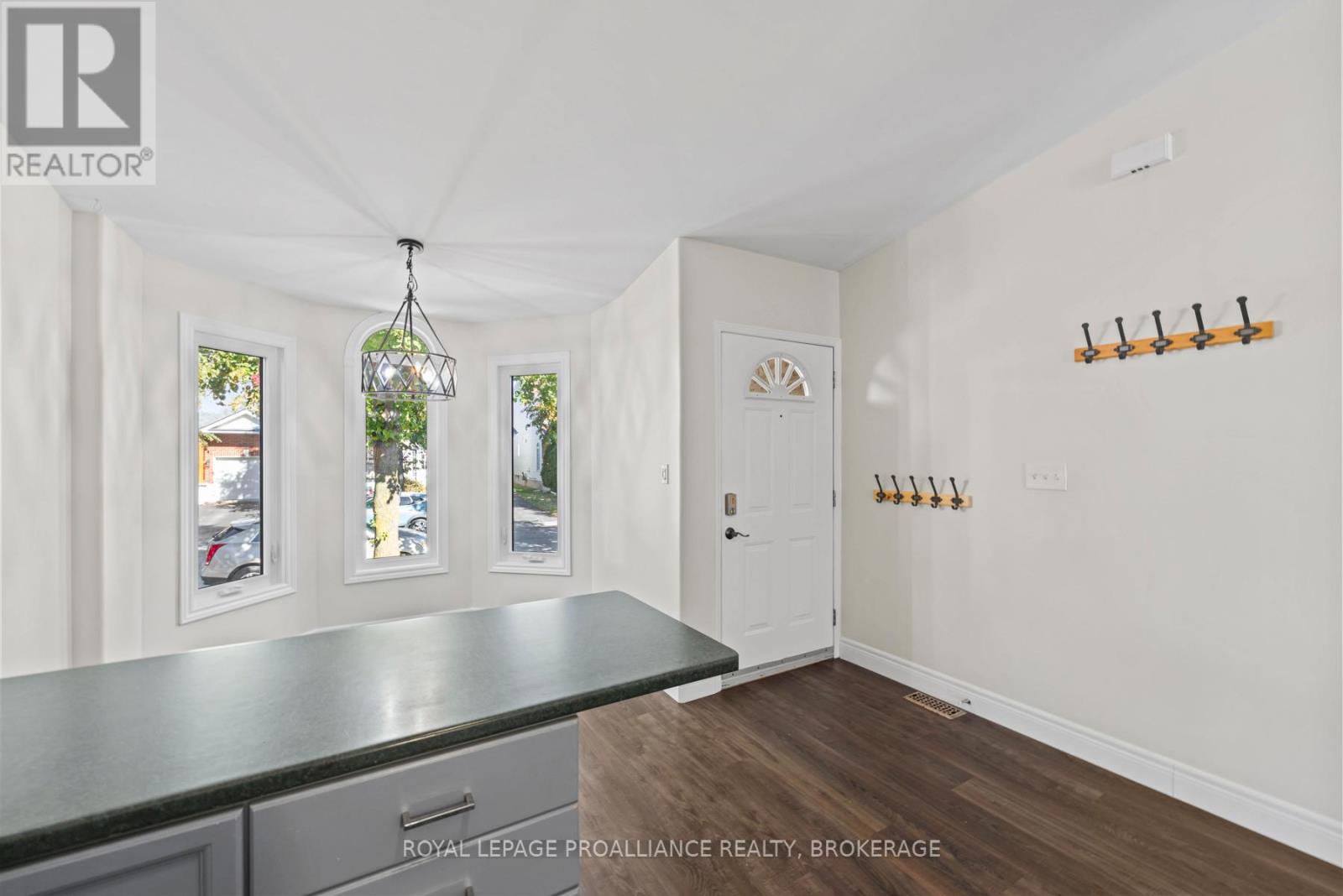 472 Freeman Crescent, Kingston (Kingston East (Incl Barret Crt)), Ontario  K7K 7C9 - Photo 4 - X12471255