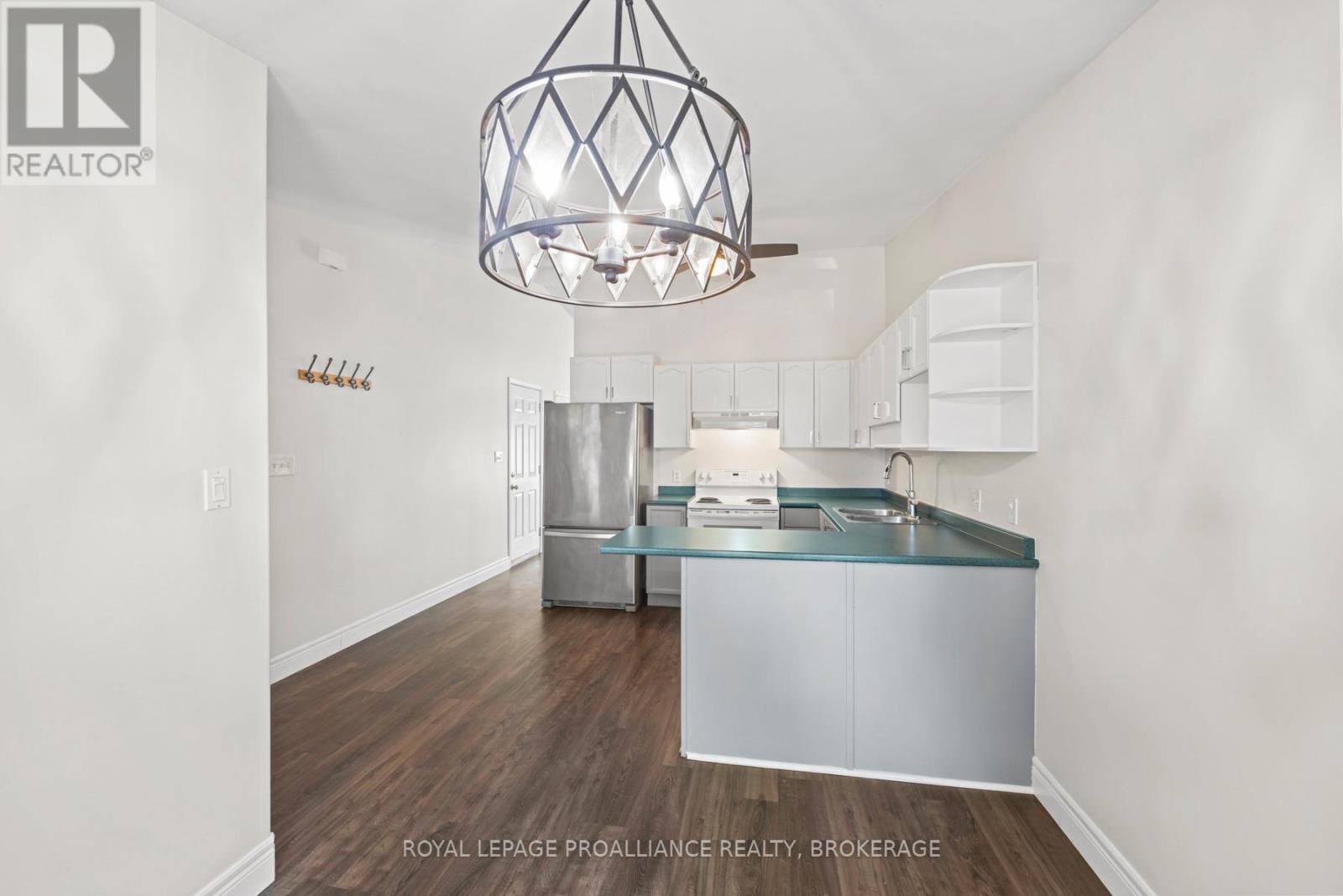 472 Freeman Crescent, Kingston (Kingston East (Incl Barret Crt)), Ontario  K7K 7C9 - Photo 6 - X12471255