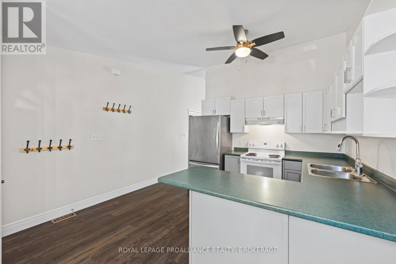 472 Freeman Crescent, Kingston (Kingston East (Incl Barret Crt)), Ontario  K7K 7C9 - Photo 7 - X12471255