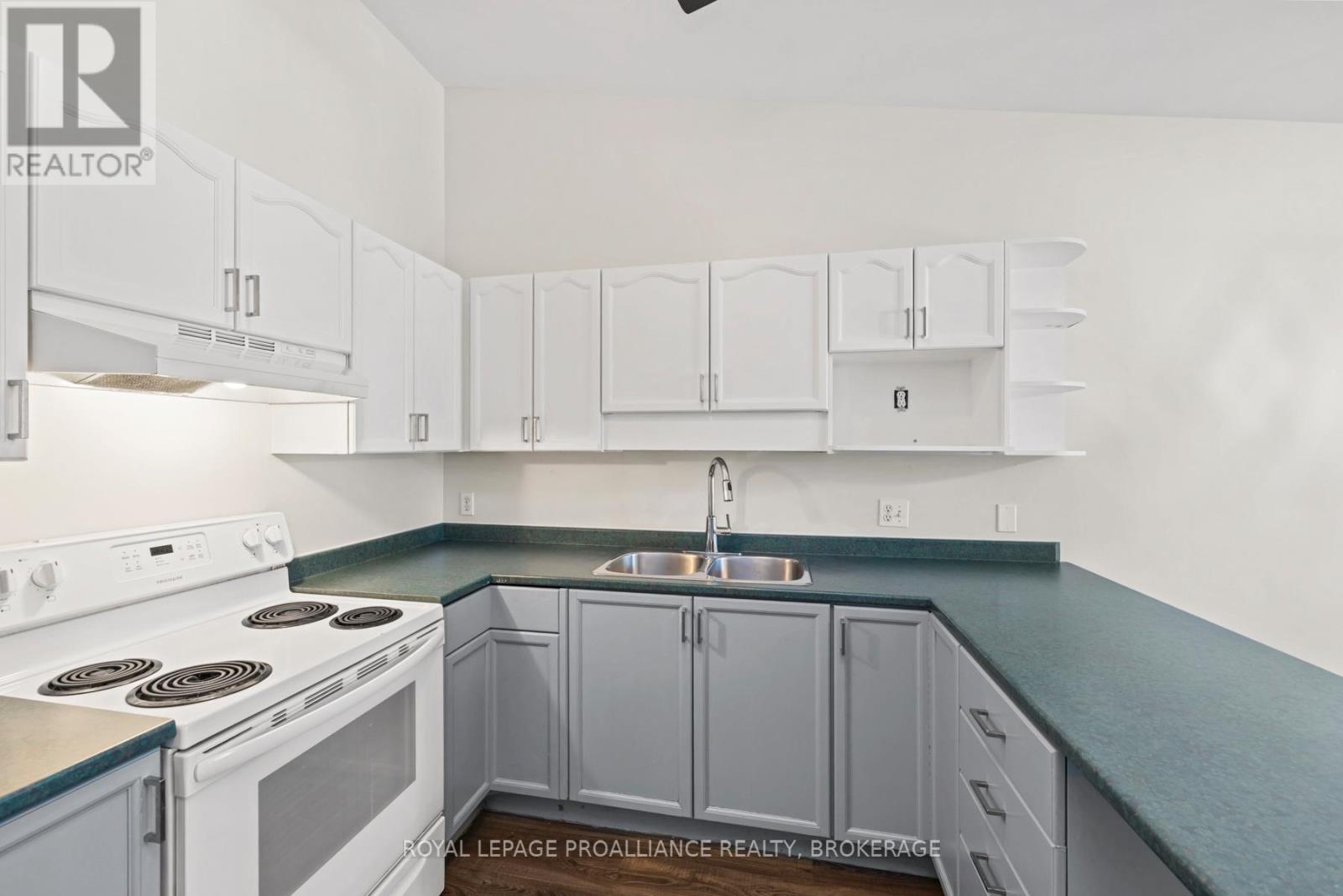 472 Freeman Crescent, Kingston (Kingston East (Incl Barret Crt)), Ontario  K7K 7C9 - Photo 8 - X12471255