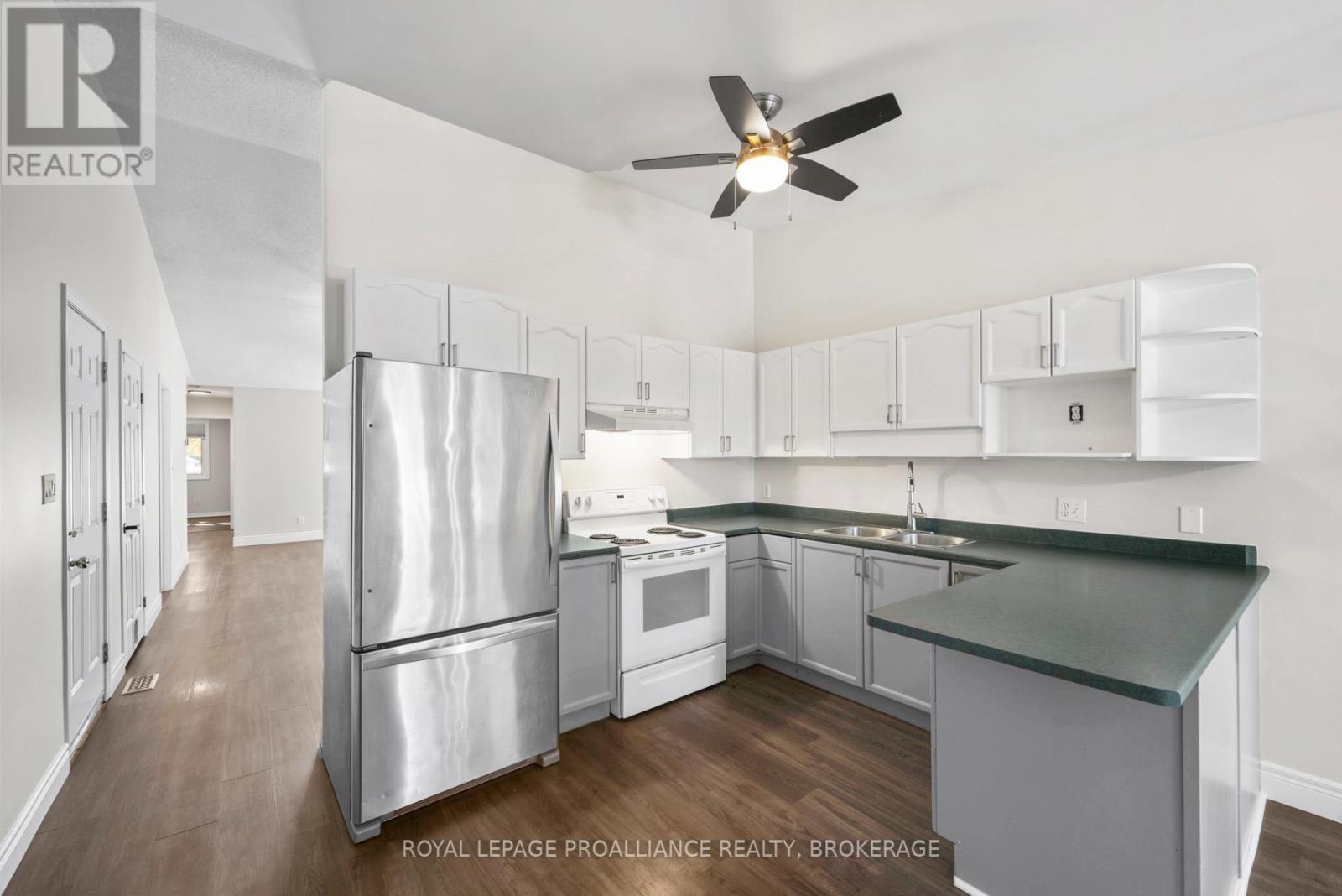 472 Freeman Crescent, Kingston (Kingston East (Incl Barret Crt)), Ontario  K7K 7C9 - Photo 9 - X12471255
