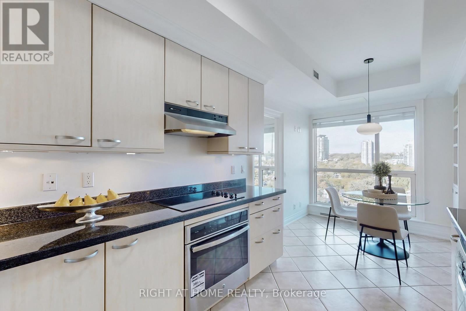 1201 - 38 Avenue Road, Toronto, Ontario  M5R 2G2 - Photo 18 - C12471150