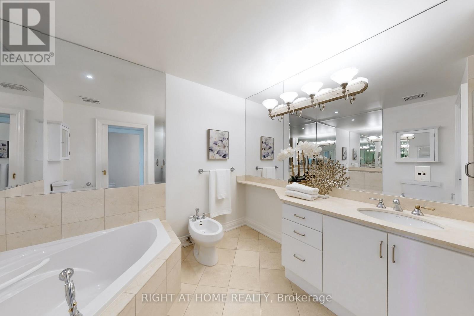 1201 - 38 Avenue Road, Toronto, Ontario  M5R 2G2 - Photo 30 - C12471150