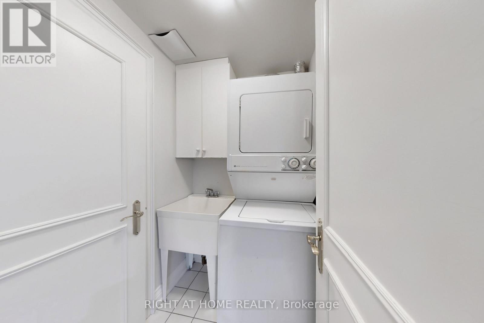 1201 - 38 Avenue Road, Toronto, Ontario  M5R 2G2 - Photo 40 - C12471150