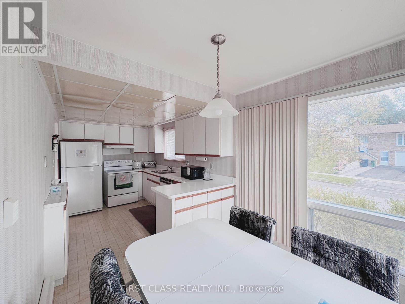 81 Clancy Drive, Toronto, Ontario  M2J 2V7 - Photo 8 - C12471170