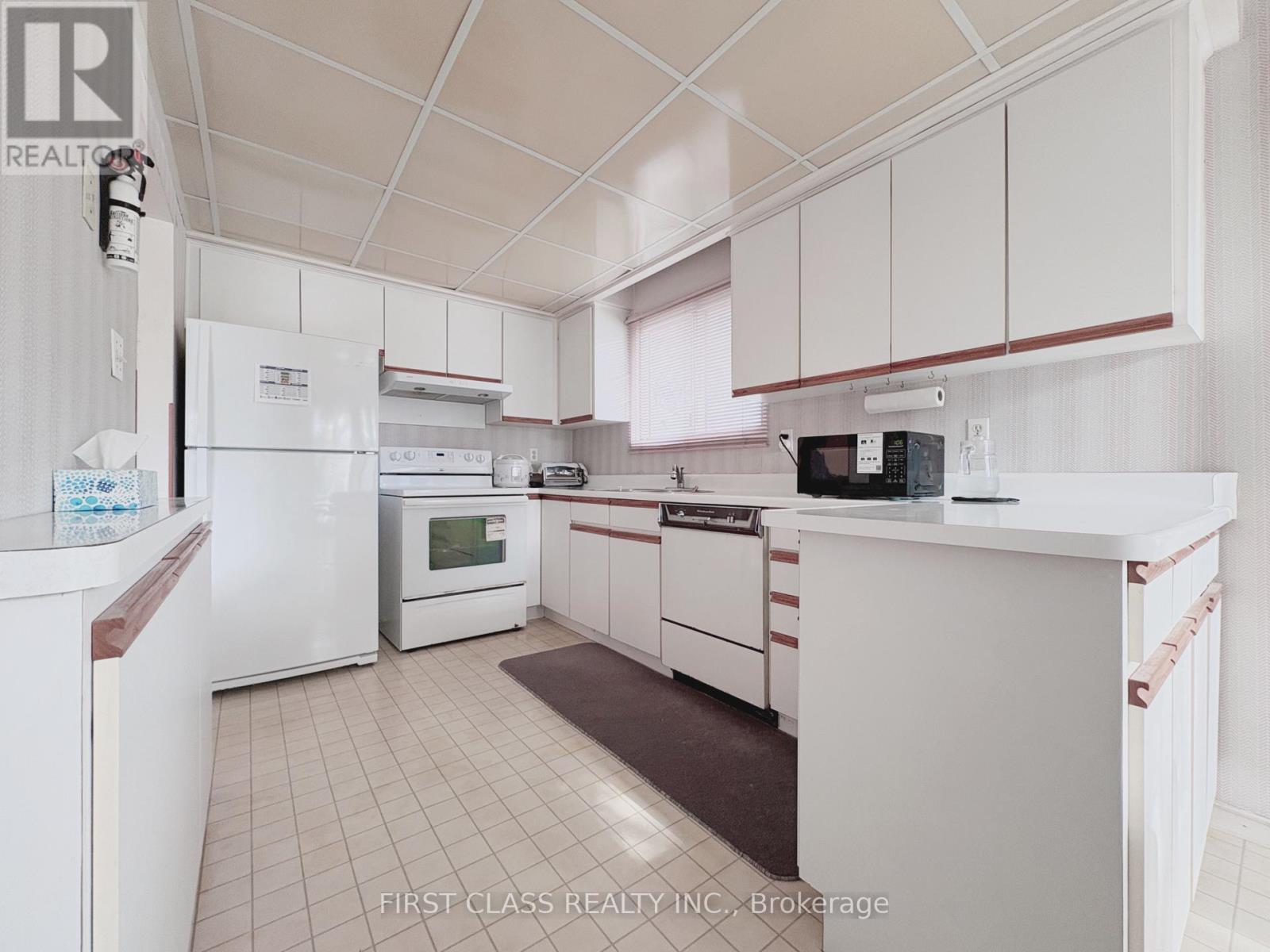 81 Clancy Drive, Toronto, Ontario  M2J 2V7 - Photo 9 - C12471170