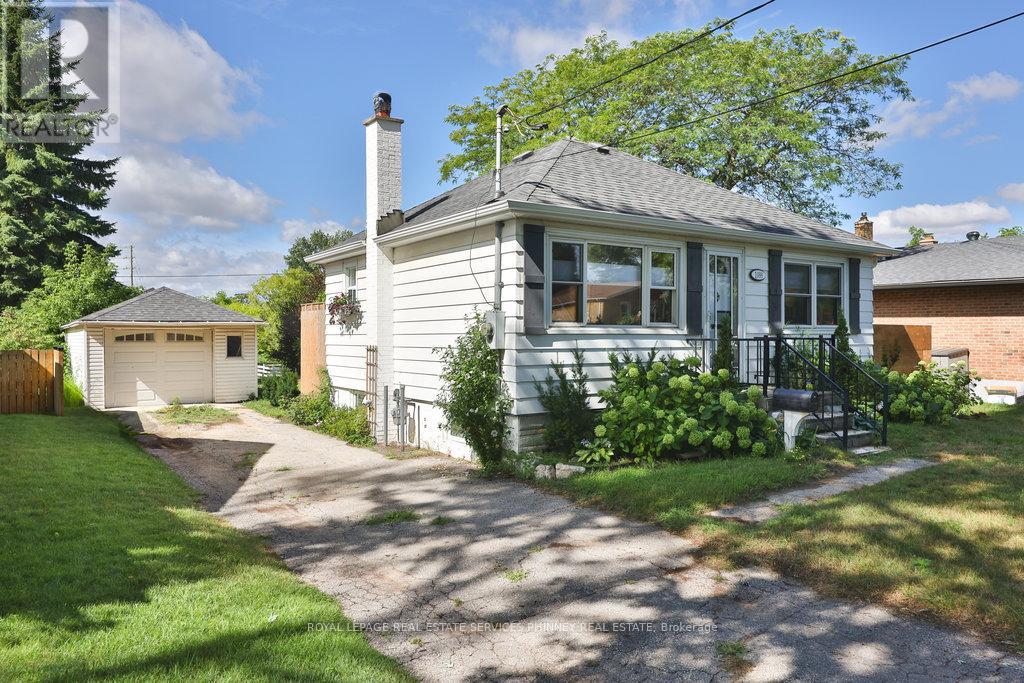 1088 Cherriebell Road, Mississauga, Ontario  L5E 2R3 - Photo 4 - W12462648