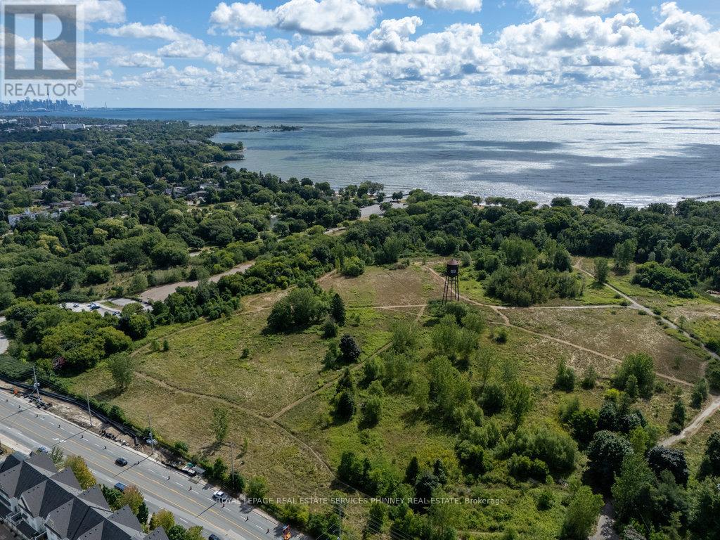 1088 Cherriebell Road, Mississauga, Ontario  L5E 2R3 - Photo 6 - W12462648