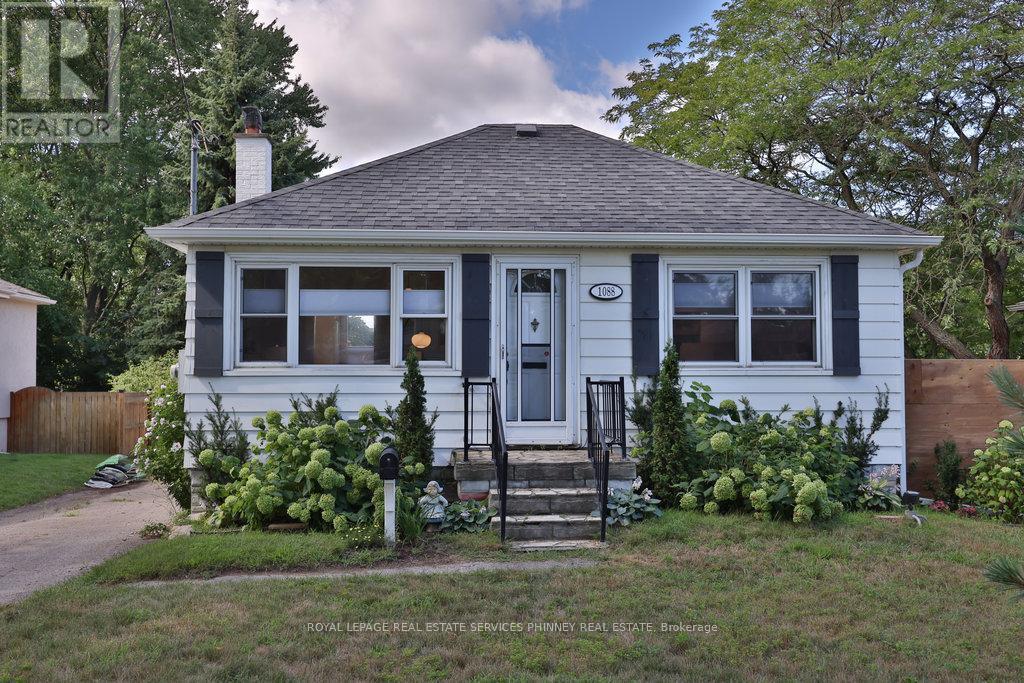 1088 Cherriebell Road, Mississauga, Ontario  L5E 2R3 - Photo 3 - W12462648