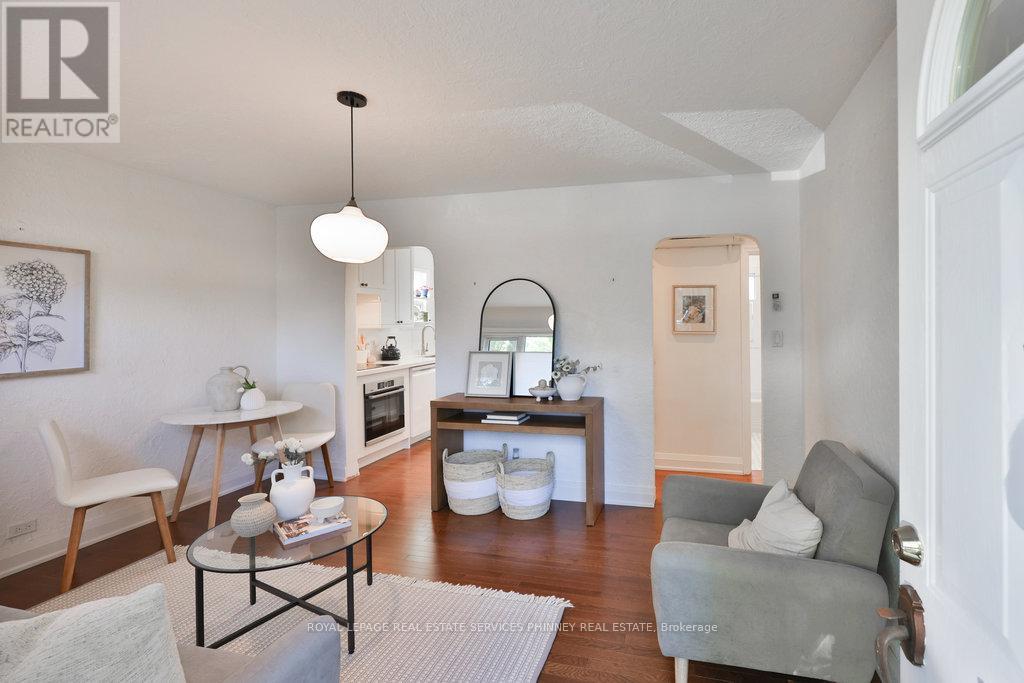 1088 Cherriebell Road, Mississauga, Ontario  L5E 2R3 - Photo 9 - W12462648