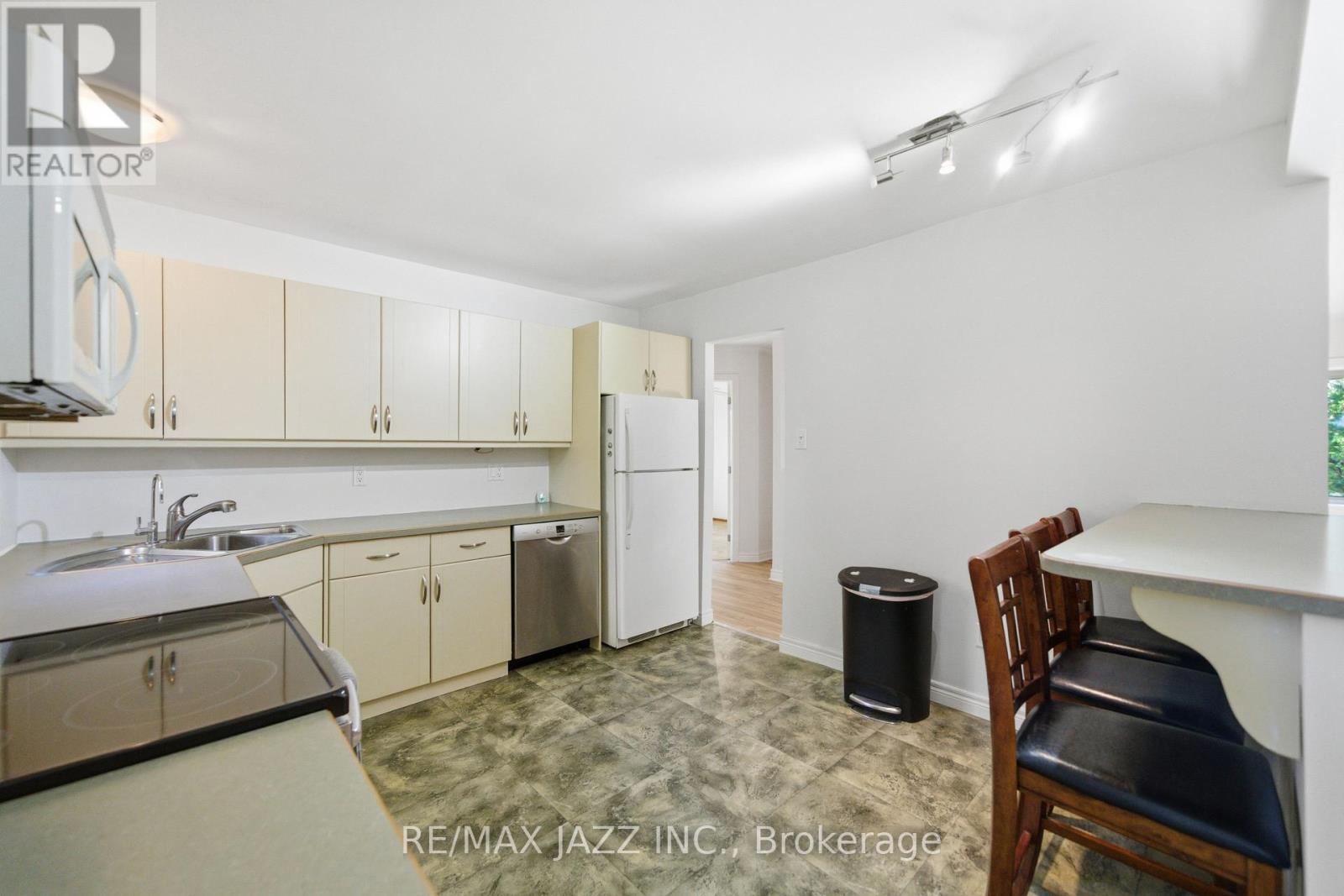 1708 Redwood Drive, Peterborough, Ontario  K9K 1M3 - Photo 12 - X12471311