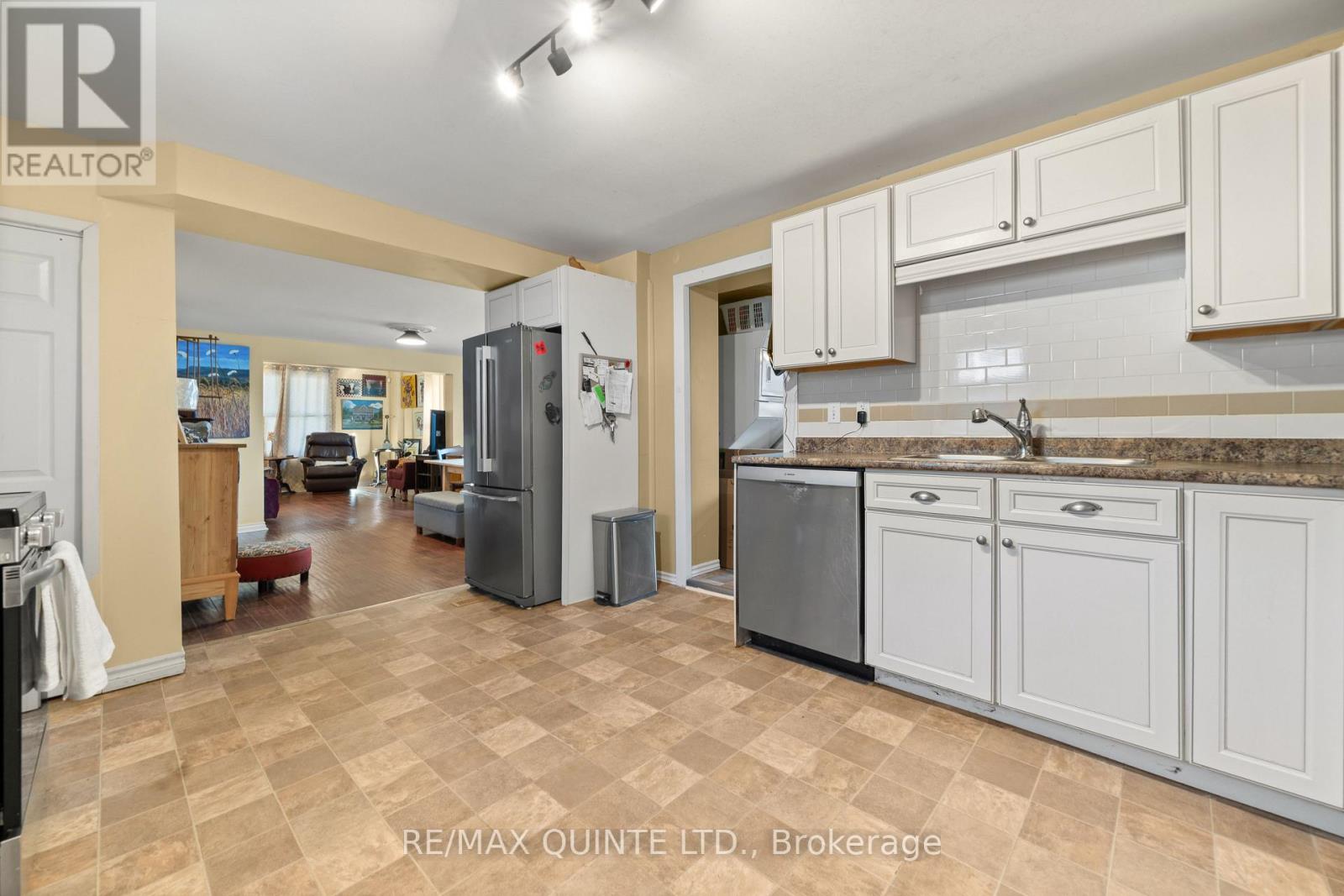 246 Foster Avenue, Belleville, Ontario K8N 3R3 - Photo 13 - X12471332