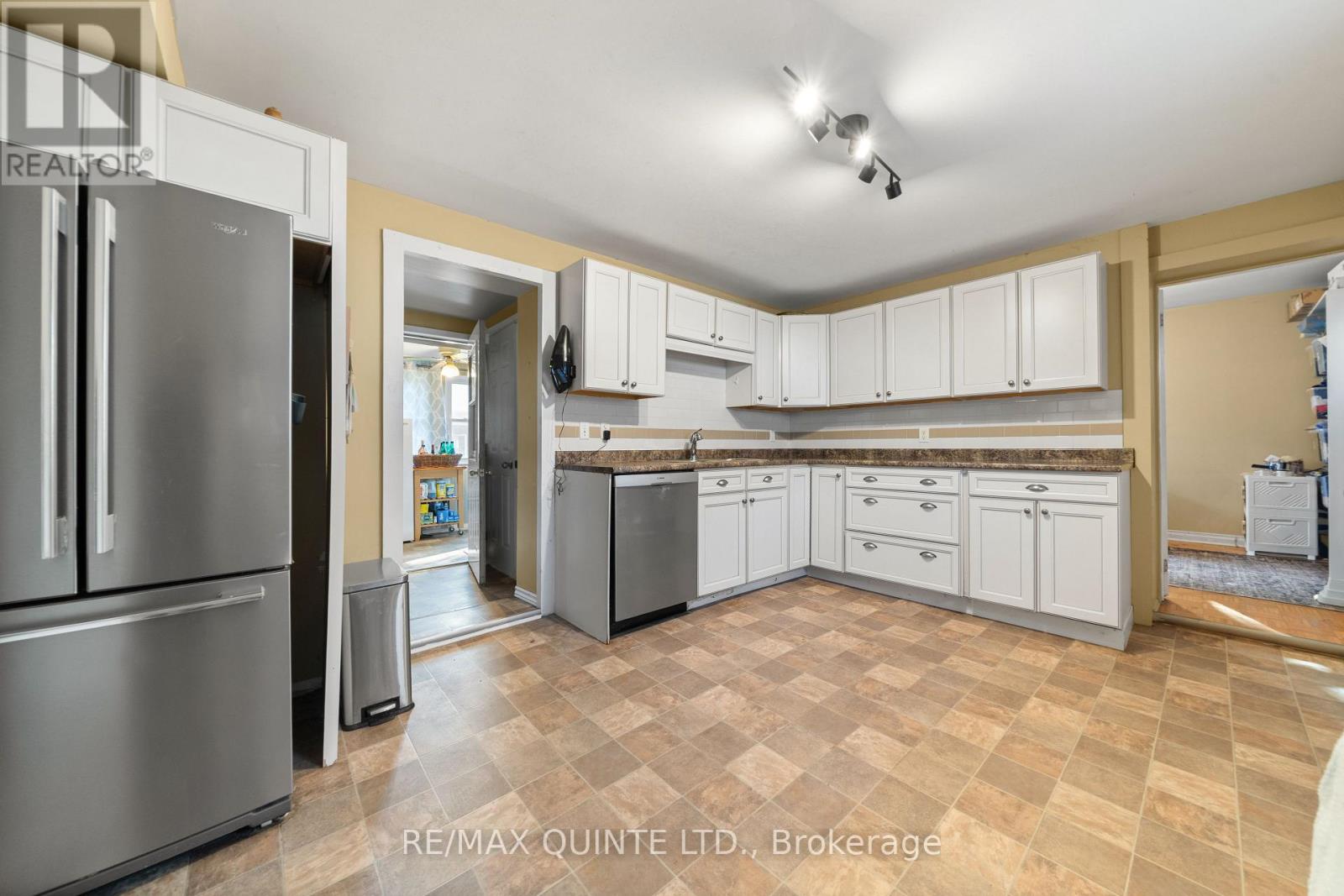 246 Foster Avenue, Belleville, Ontario K8N 3R3 - Photo 14 - X12471332