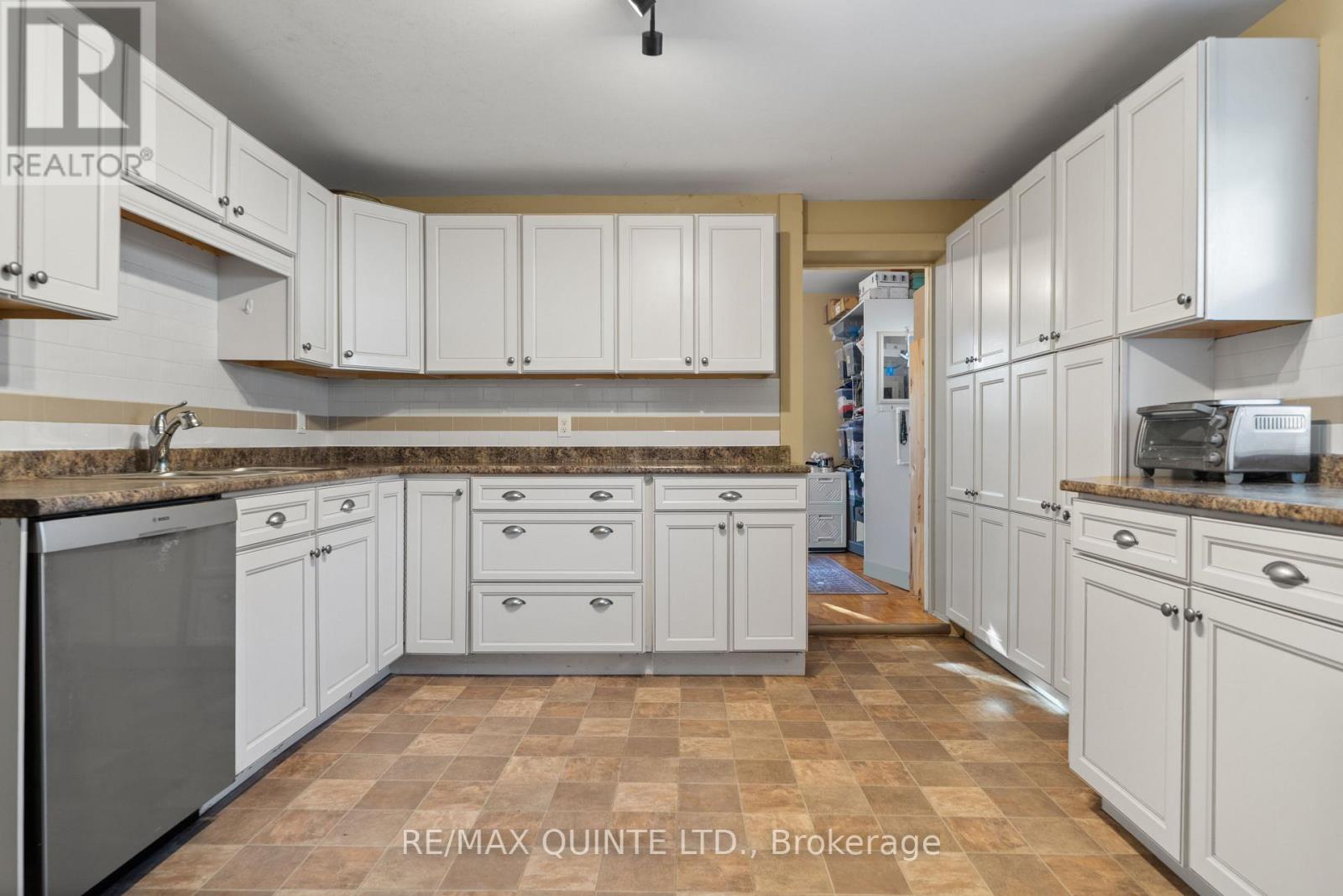 246 Foster Avenue, Belleville, Ontario K8N 3R3 - Photo 15 - X12471332