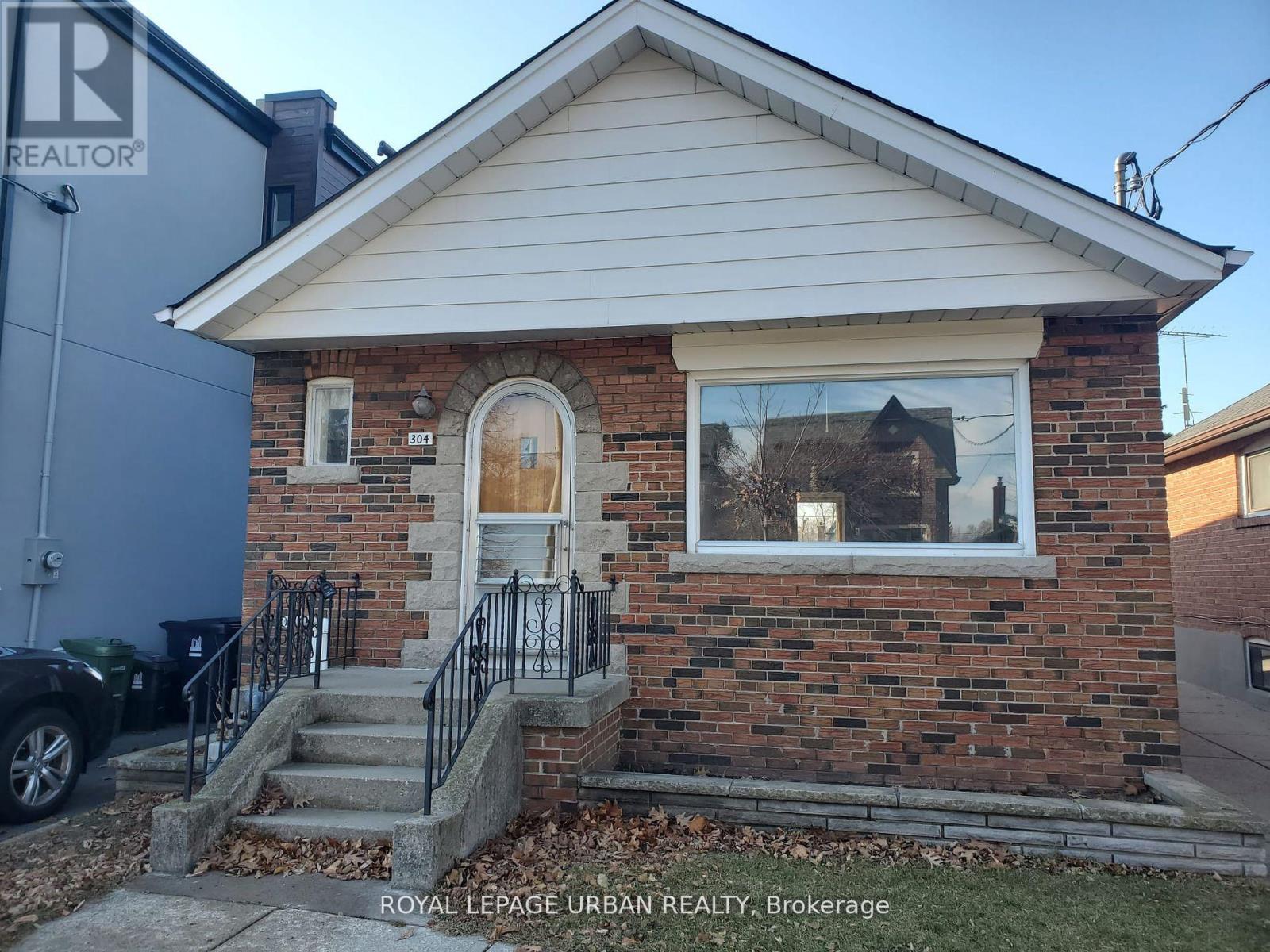 304 LINSMORE CRESCENT, Toronto, Ontario