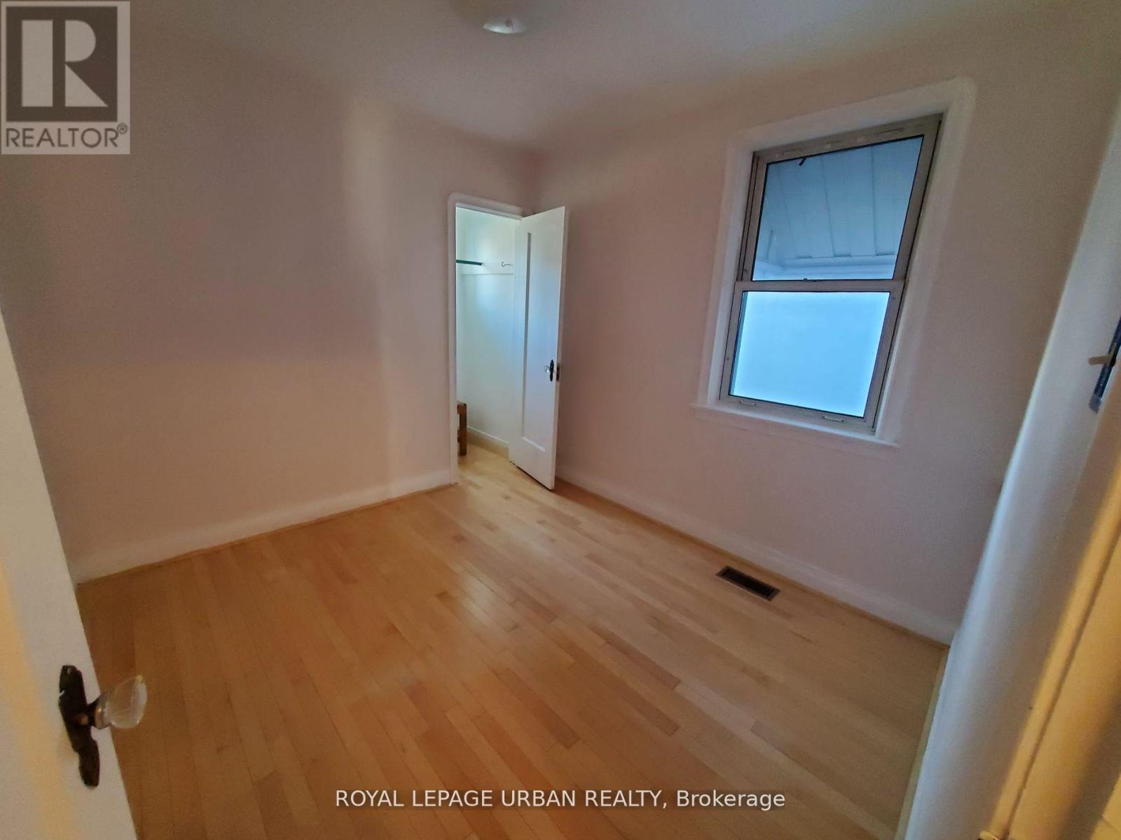 304 Linsmore Crescent, Toronto, Ontario  M4J 4L9 - Photo 10 - E12471161