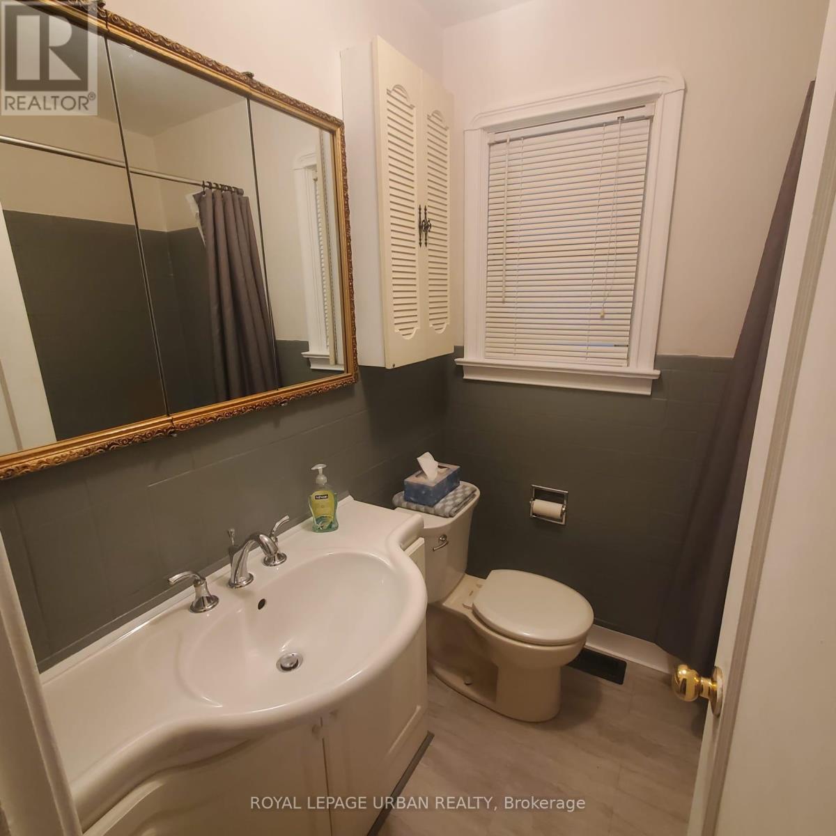 304 Linsmore Crescent, Toronto, Ontario  M4J 4L9 - Photo 13 - E12471161