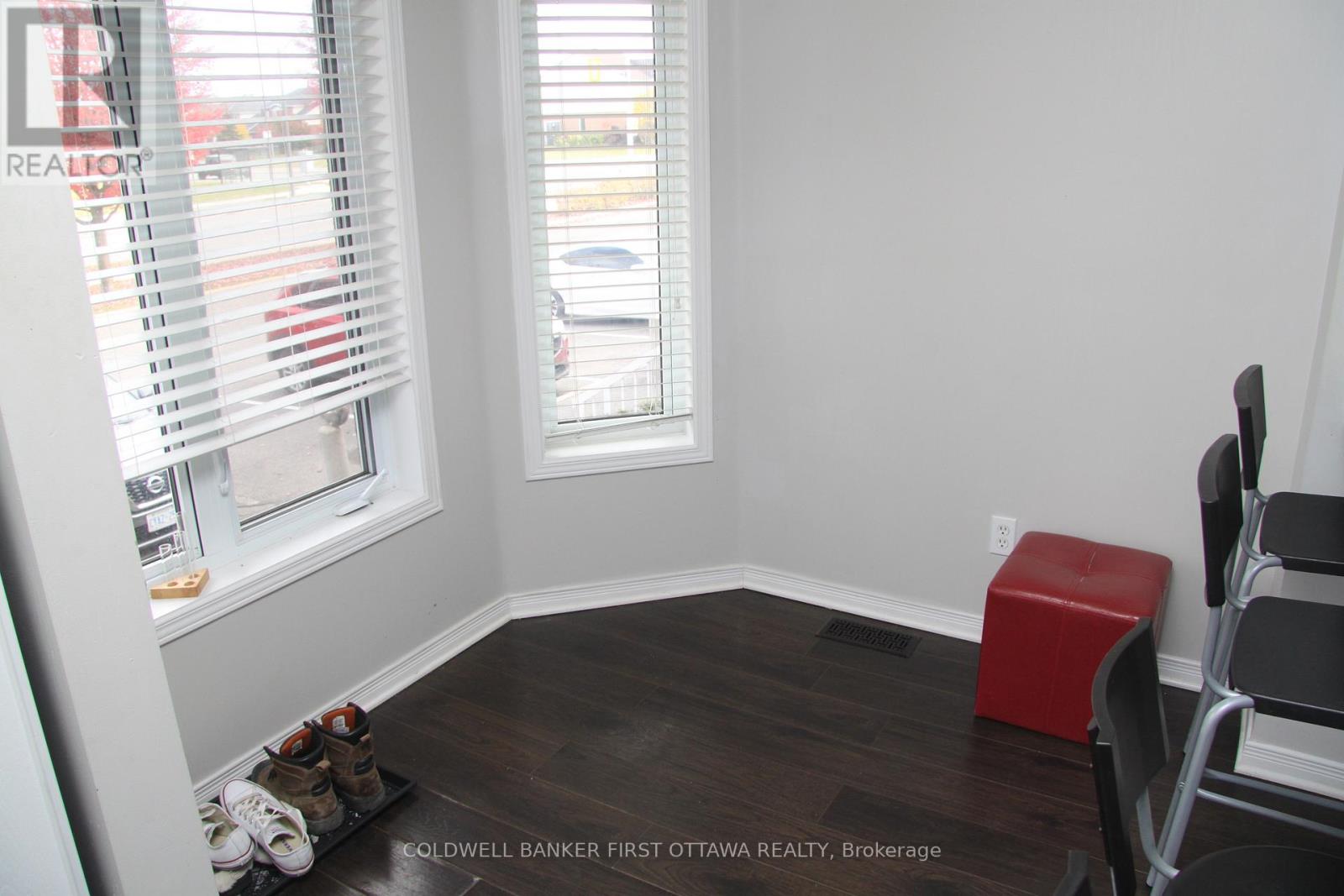 56 Beaucache Private W, Ottawa, Ontario  K4A 0B5 - Photo 4 - X12471202