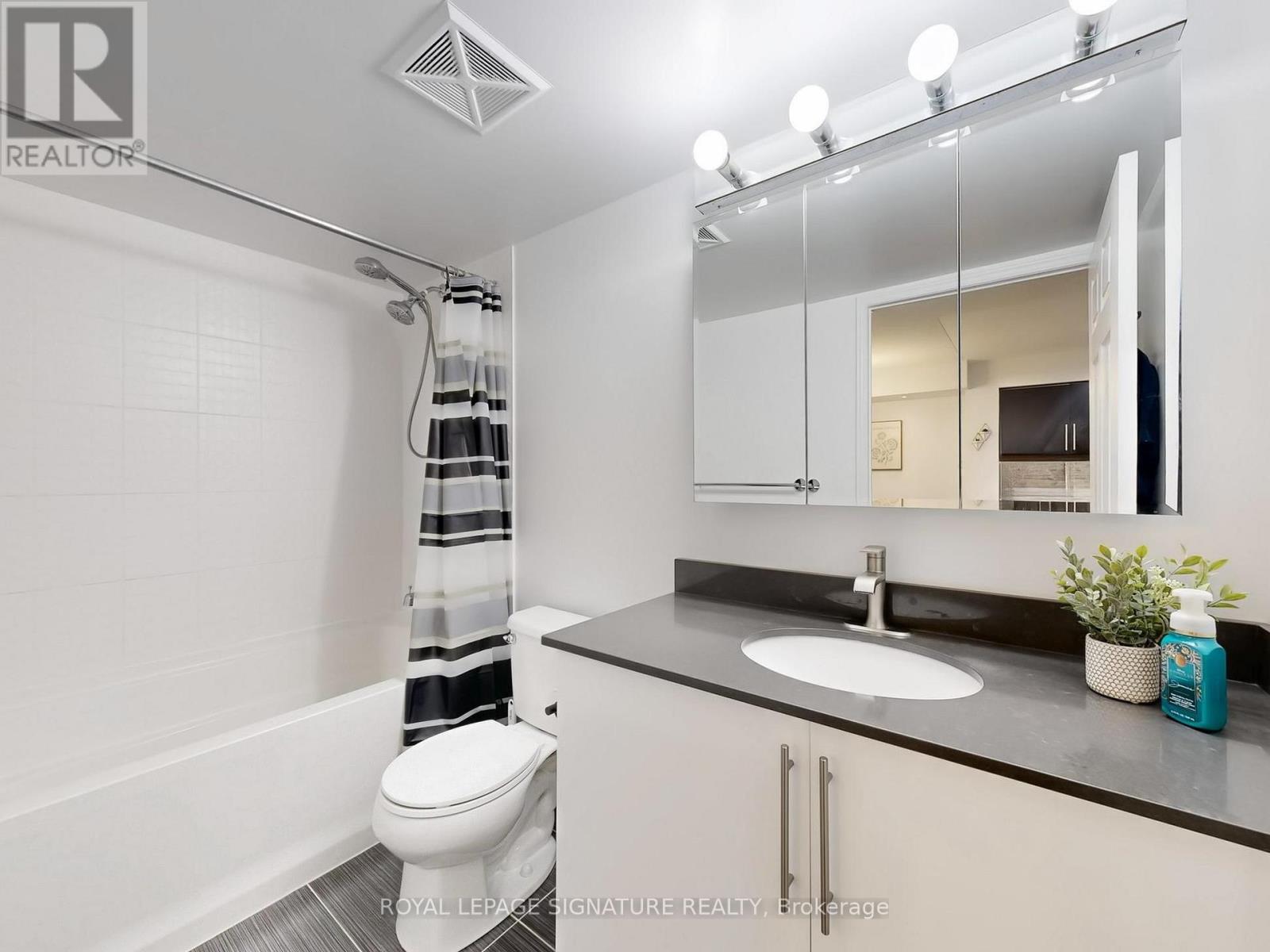 708 - 75 King Williams Crescent, Richmond Hill, Ontario  L4B 0C1 - Photo 35 - N12471162